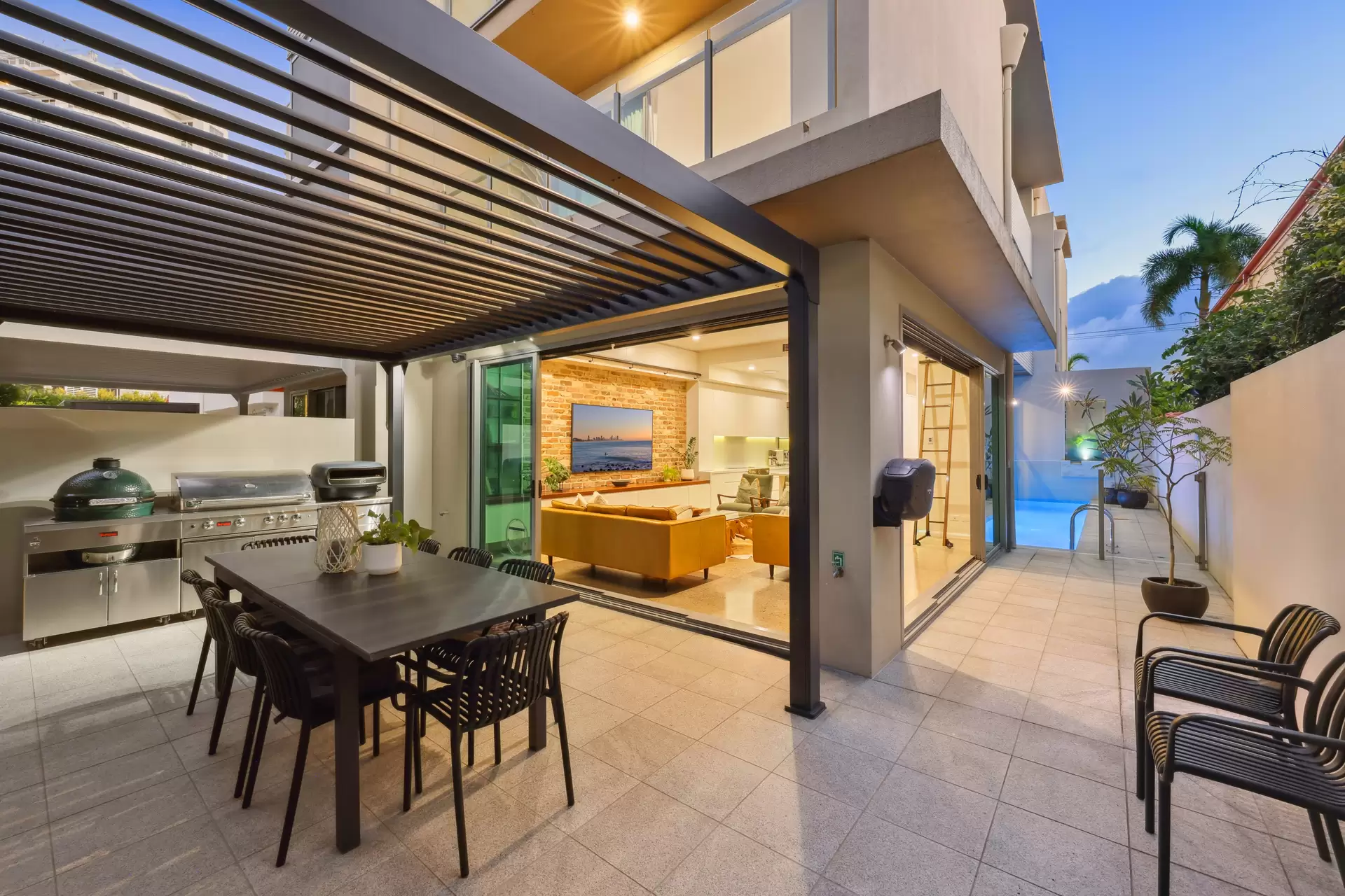 35A Hughes Avenue, Main Beach Sold by Queensland Sotheby's International Realty - image 1