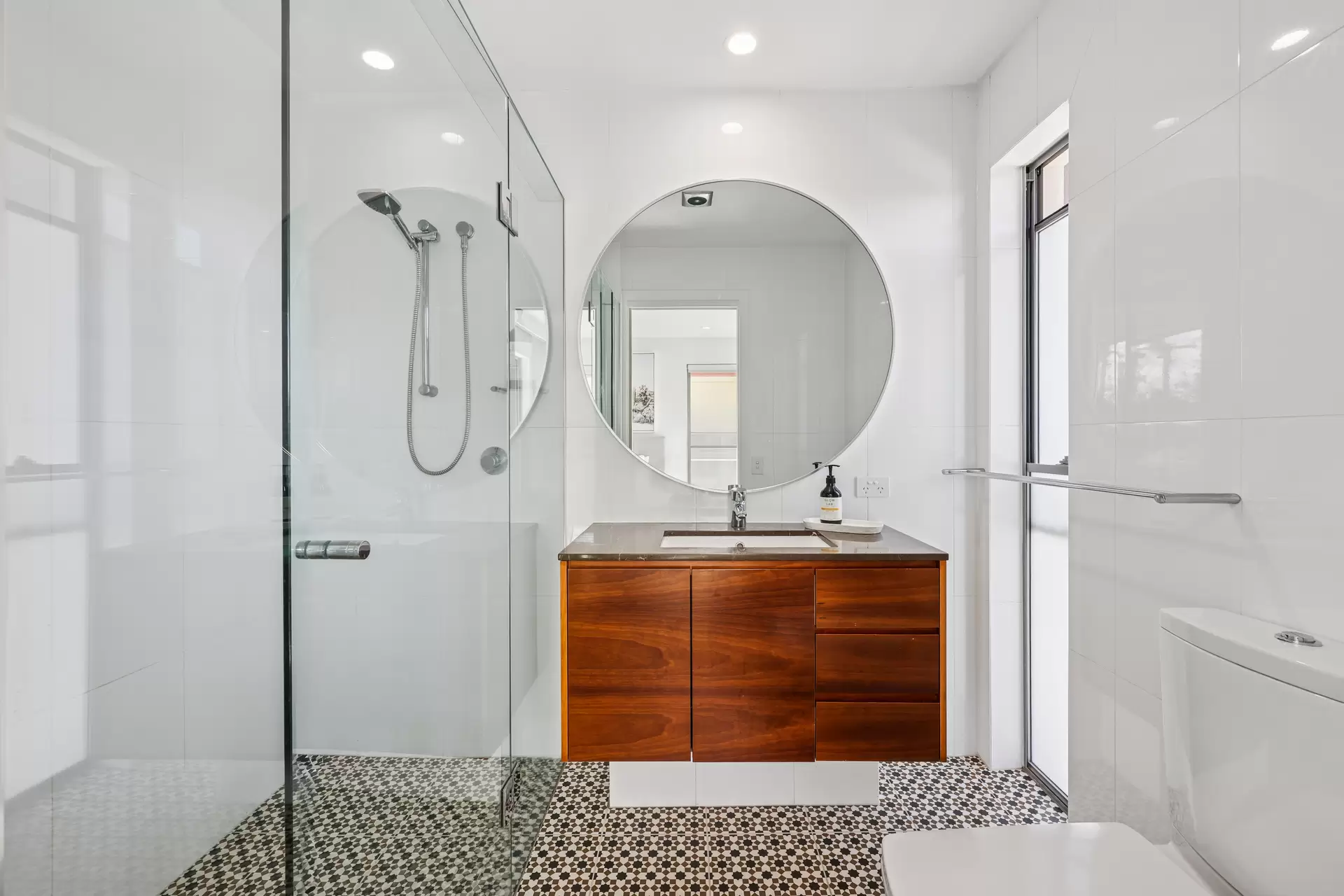 35A Hughes Avenue, Main Beach Sold by Queensland Sotheby's International Realty - image 1