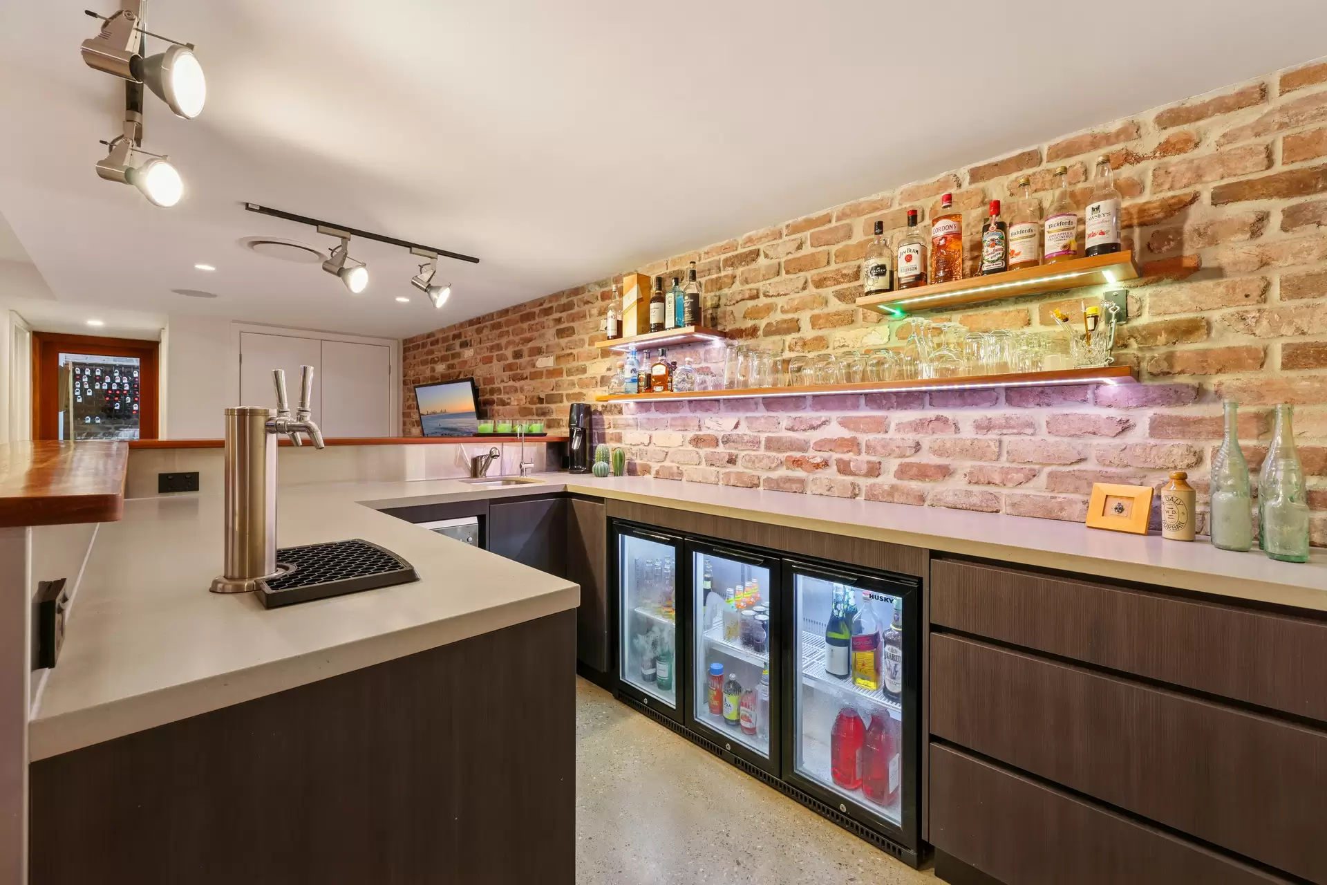 35A Hughes Avenue, Main Beach Sold by Queensland Sotheby's International Realty - image 1
