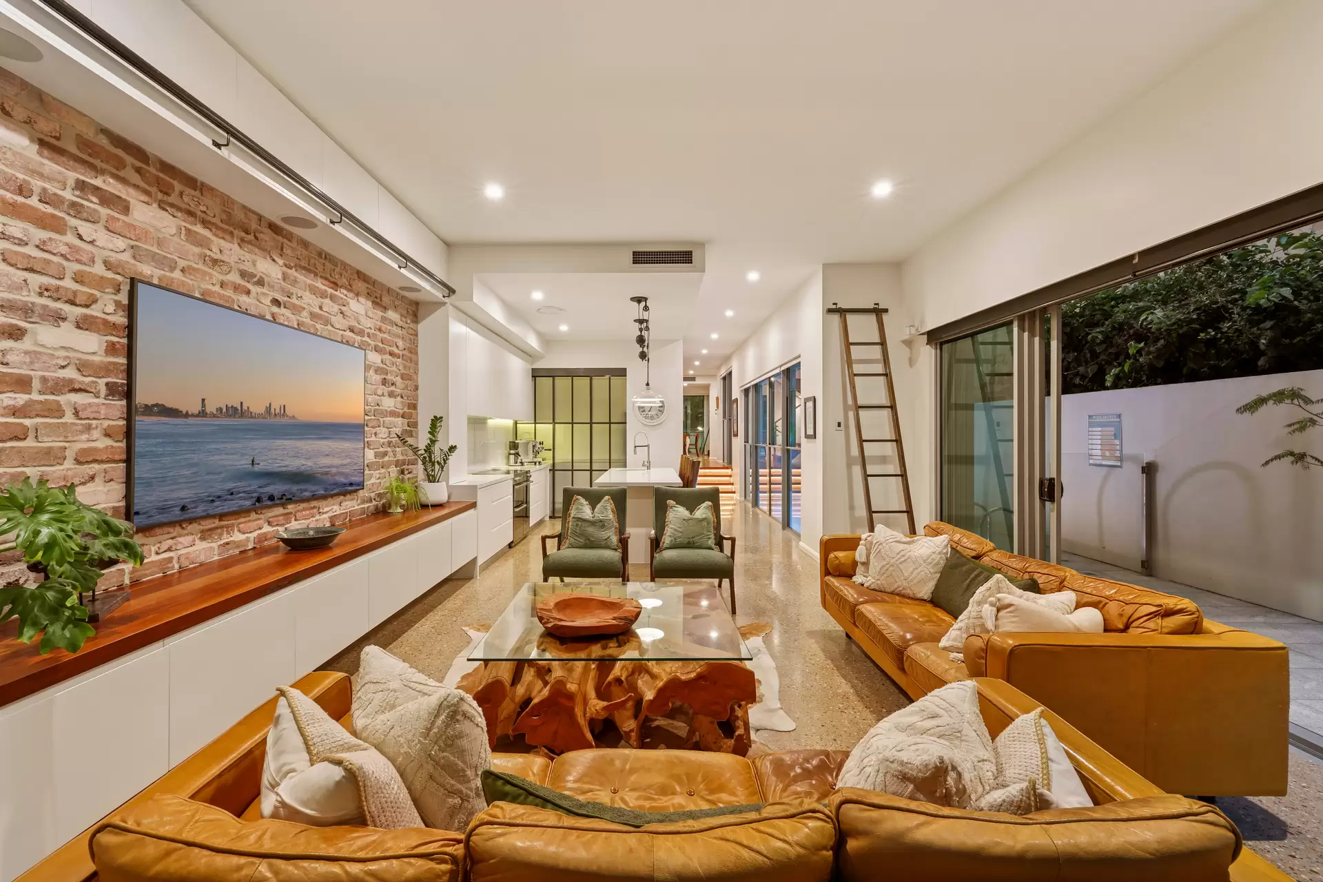 35A Hughes Avenue, Main Beach Sold by Queensland Sotheby's International Realty - image 1