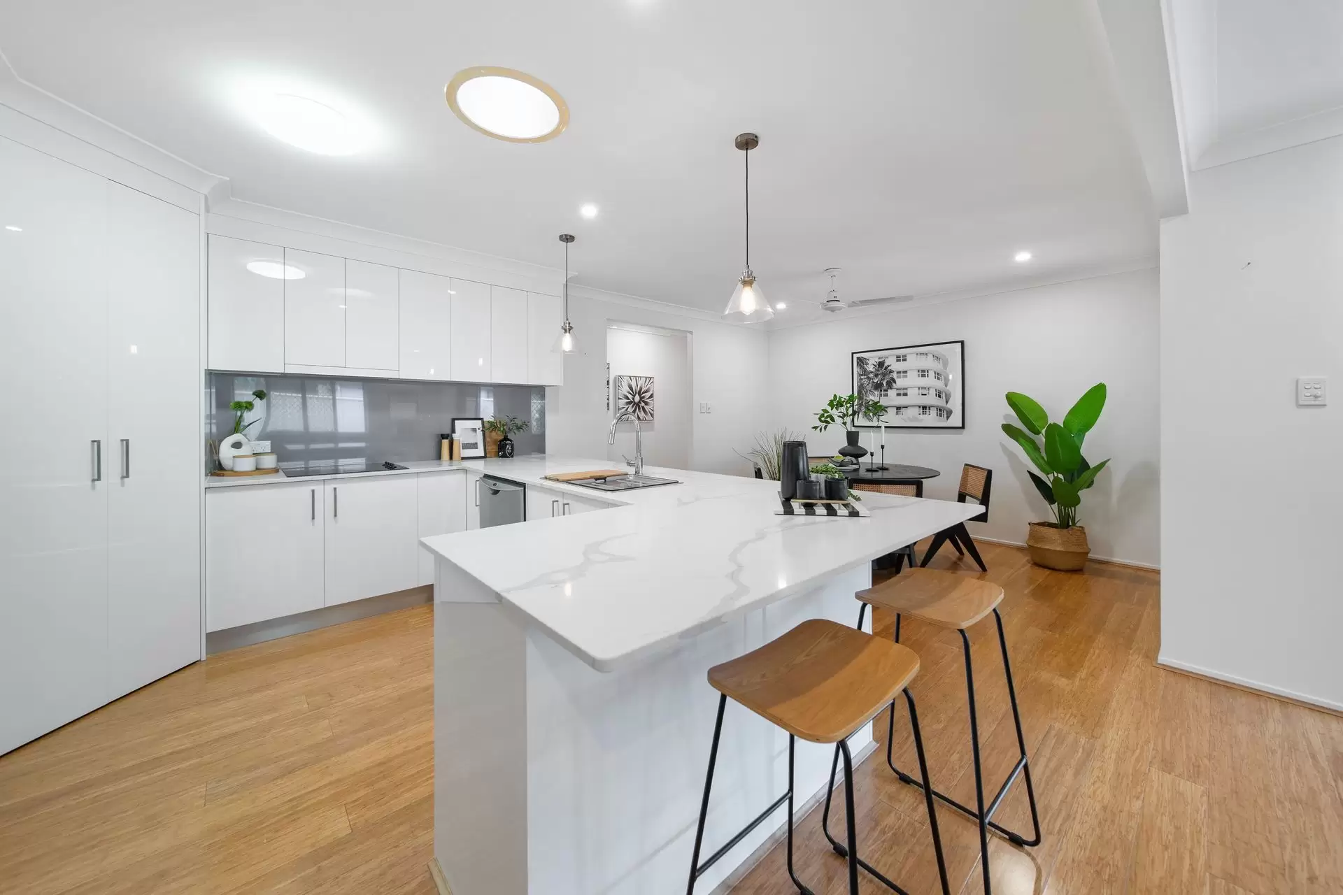 155 Smith Street, Cleveland Sold by Queensland Sotheby's International Realty - image 1