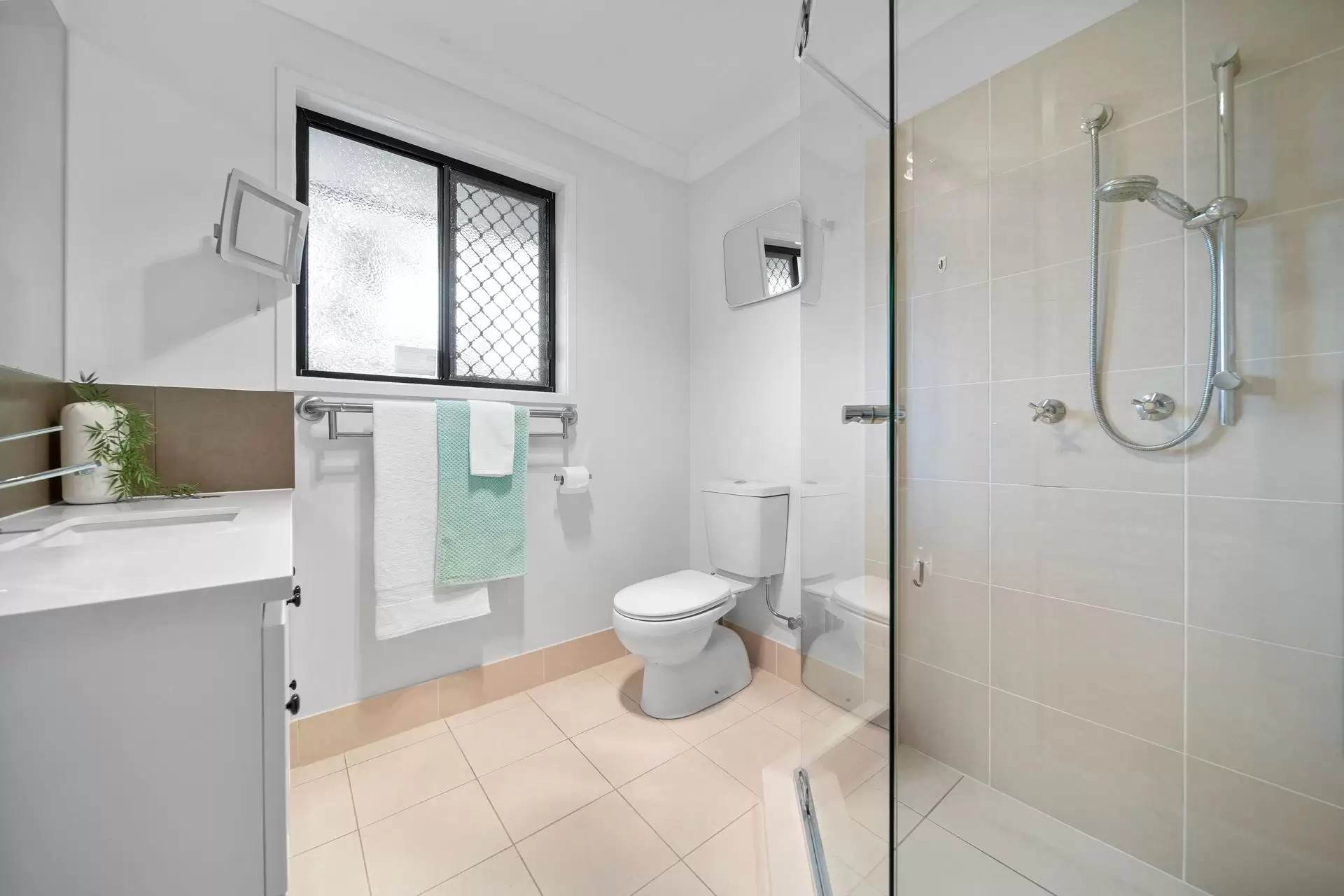 155 Smith Street, Cleveland Sold by Queensland Sotheby's International Realty - image 1