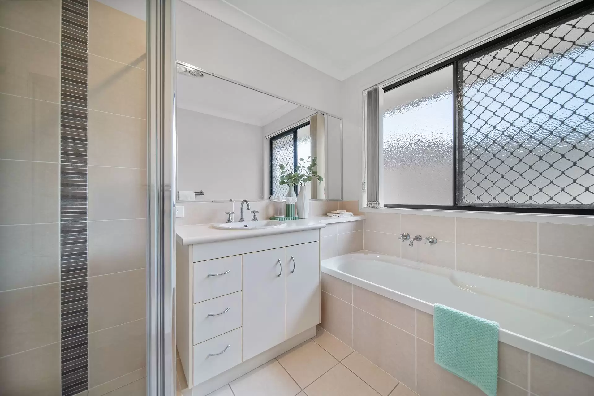 155 Smith Street, Cleveland Sold by Queensland Sotheby's International Realty - image 1