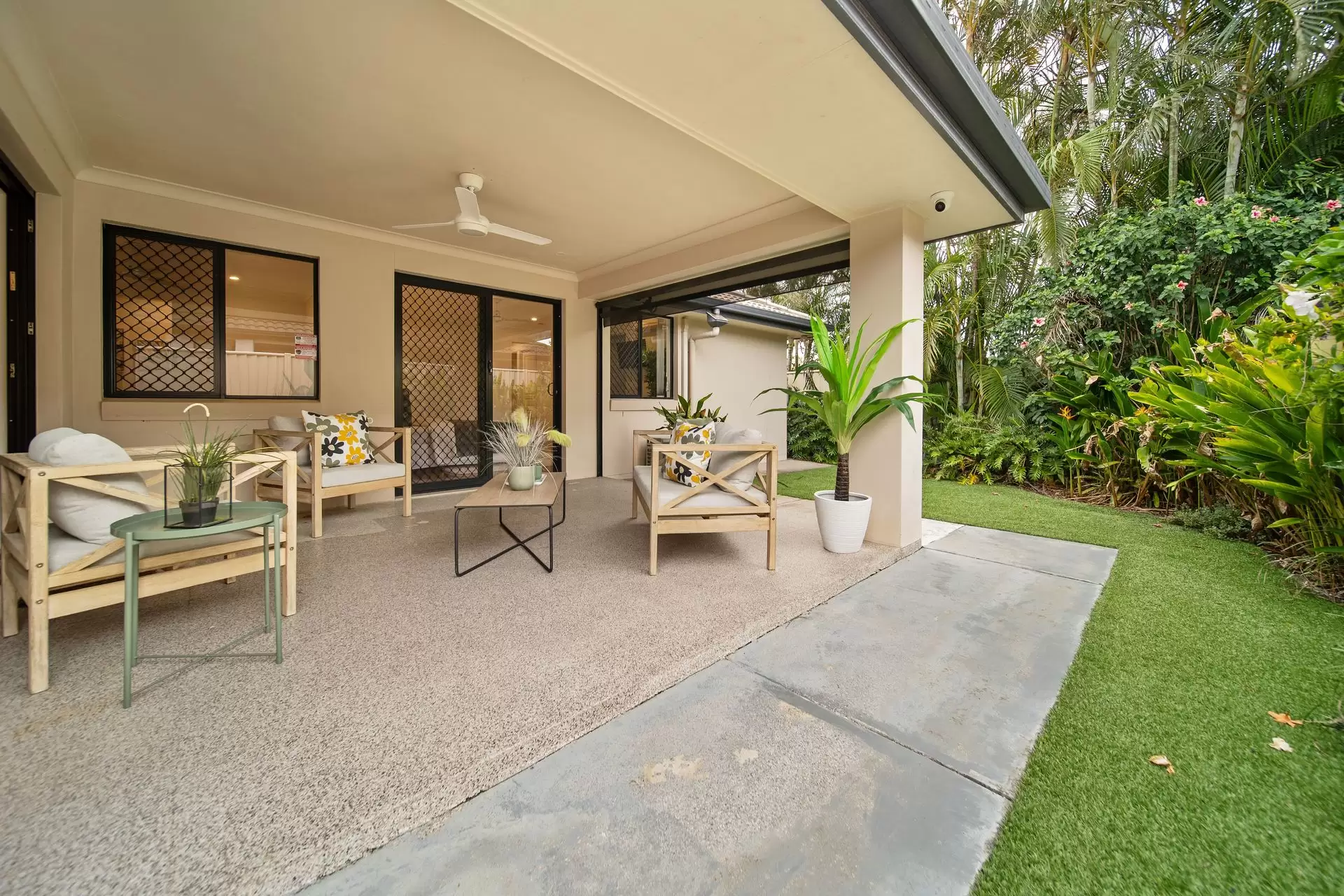 155 Smith Street, Cleveland Sold by Queensland Sotheby's International Realty - image 1