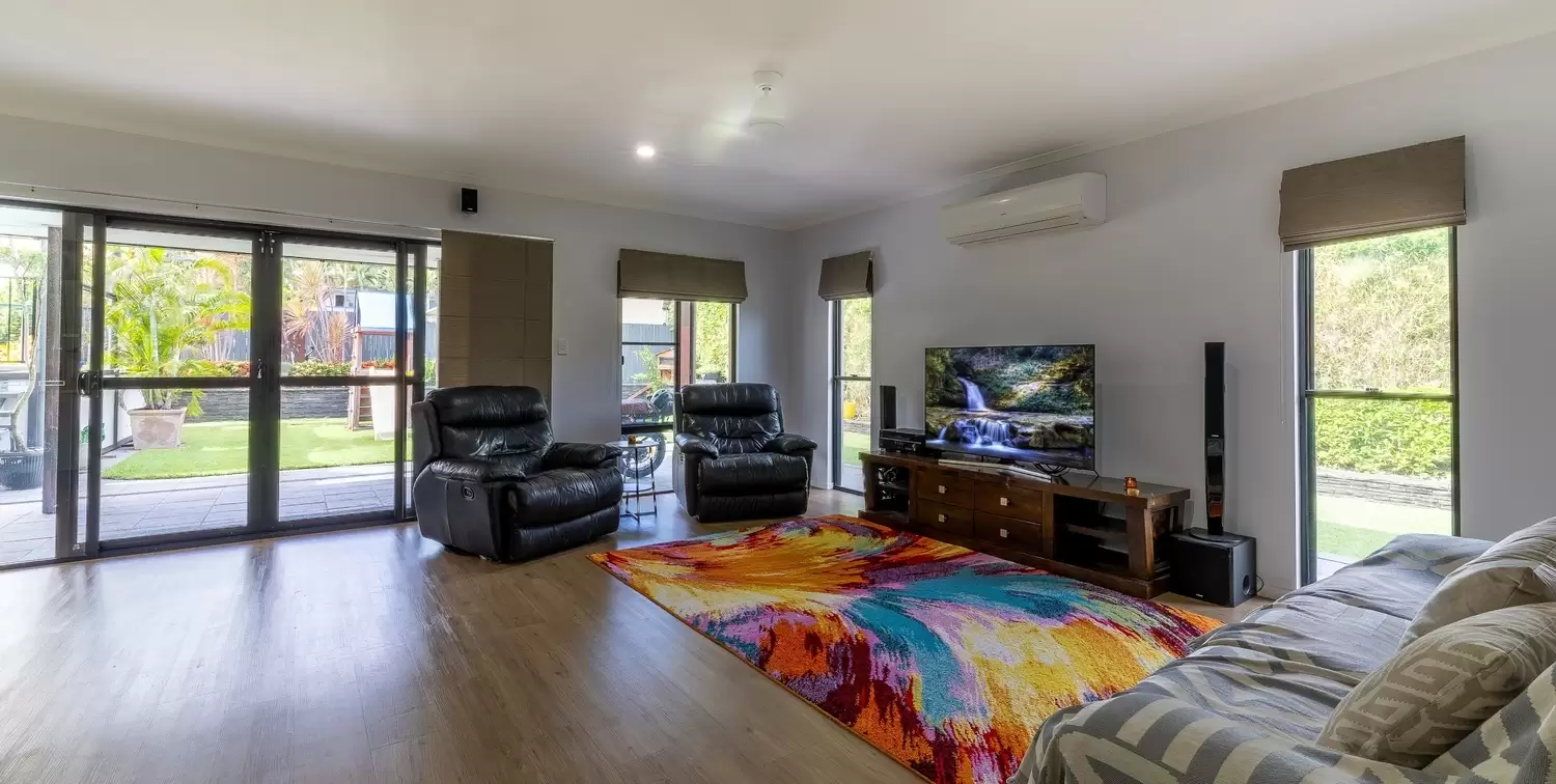 184  Shute Harbour Road, Cannonvale Sold by Queensland Sotheby's International Realty - image 1