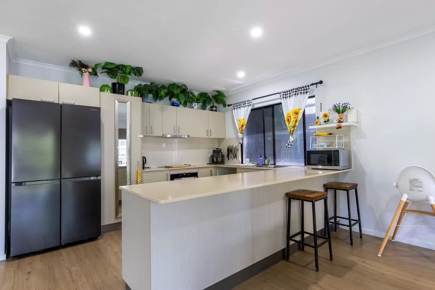 184  Shute Harbour Road, Cannonvale Sold by Queensland Sotheby's International Realty - image 1