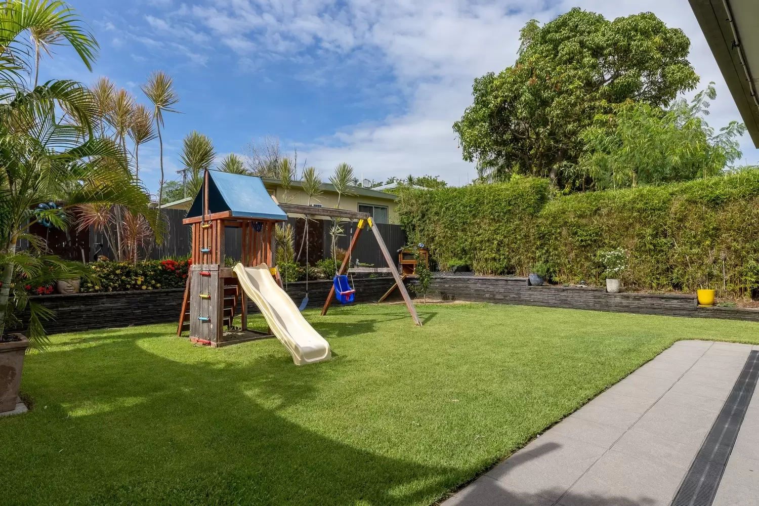 184  Shute Harbour Road, Cannonvale Sold by Queensland Sotheby's International Realty - image 1