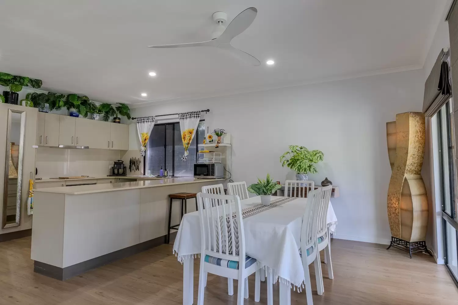 184  Shute Harbour Road, Cannonvale Sold by Queensland Sotheby's International Realty - image 1