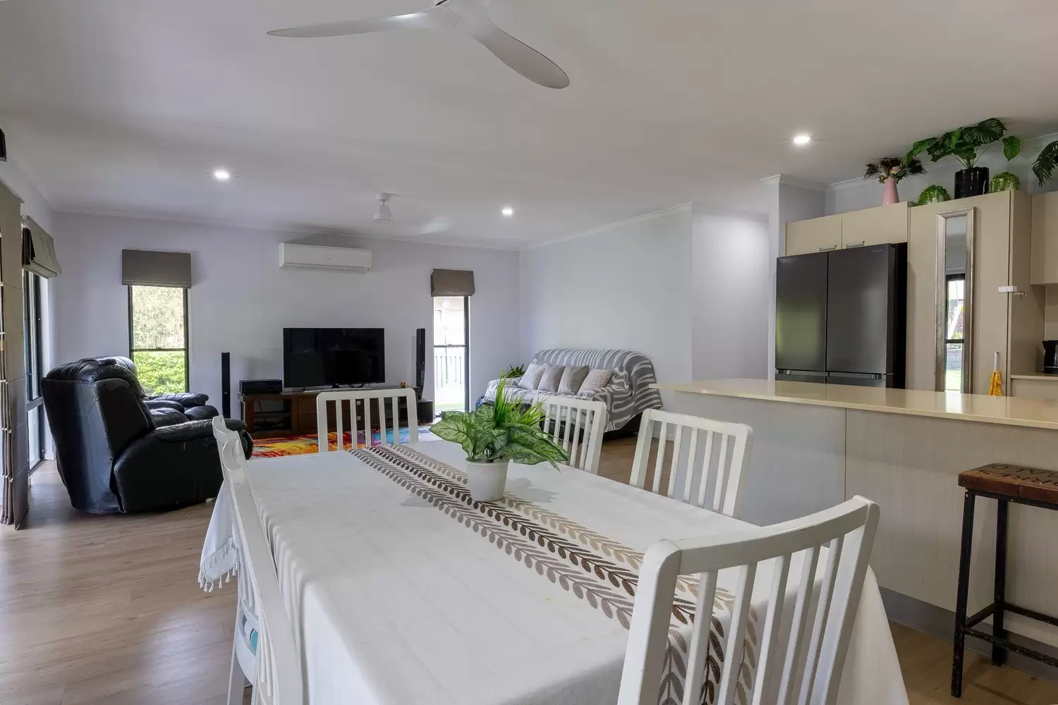 184  Shute Harbour Road, Cannonvale Sold by Queensland Sotheby's International Realty - image 1