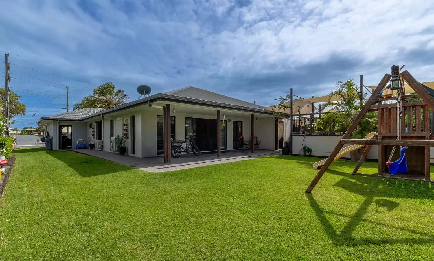184  Shute Harbour Road, Cannonvale Sold by Queensland Sotheby's International Realty - image 1