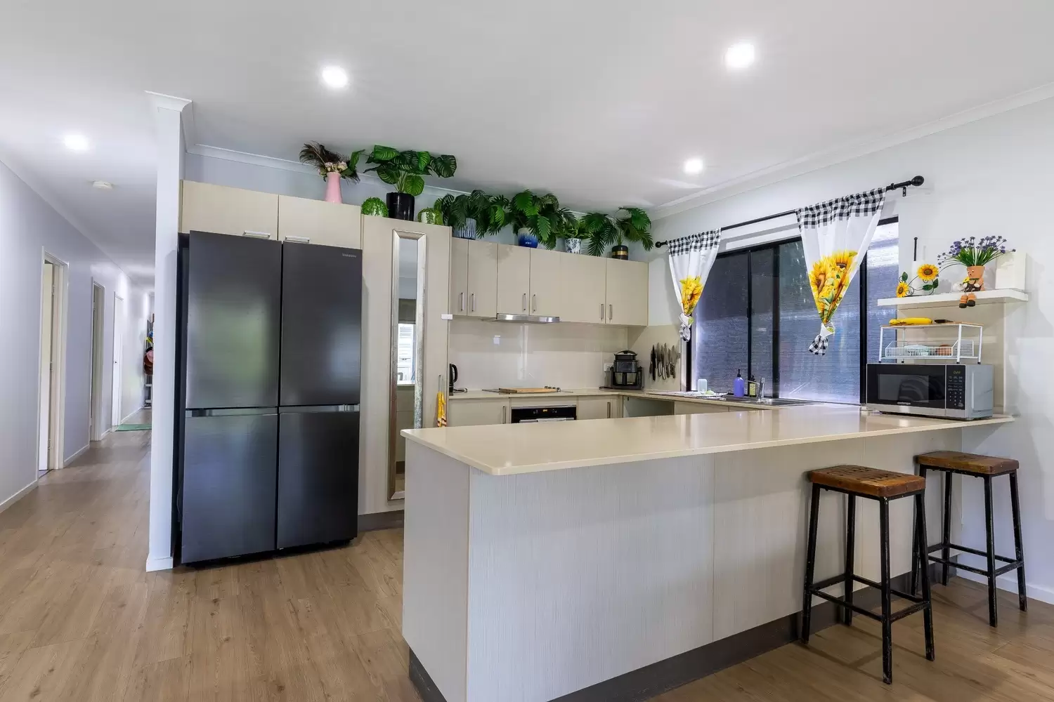 184  Shute Harbour Road, Cannonvale Sold by Queensland Sotheby's International Realty - image 1