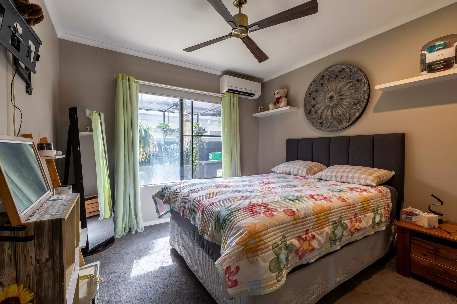 184  Shute Harbour Road, Cannonvale Sold by Queensland Sotheby's International Realty - image 1