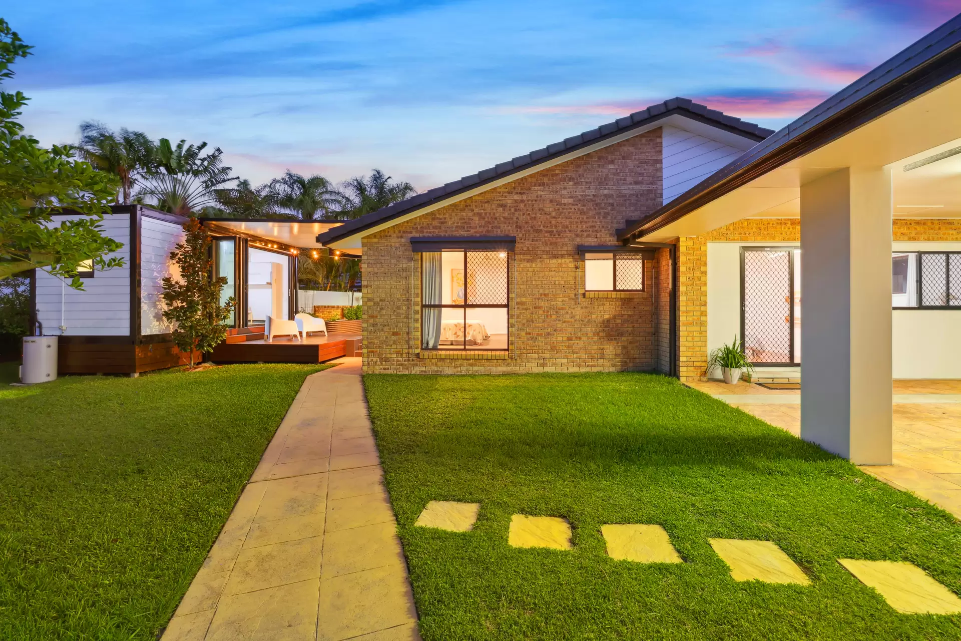 115 Newport Drive, Robina Sold by Queensland Sotheby's International Realty - image 1