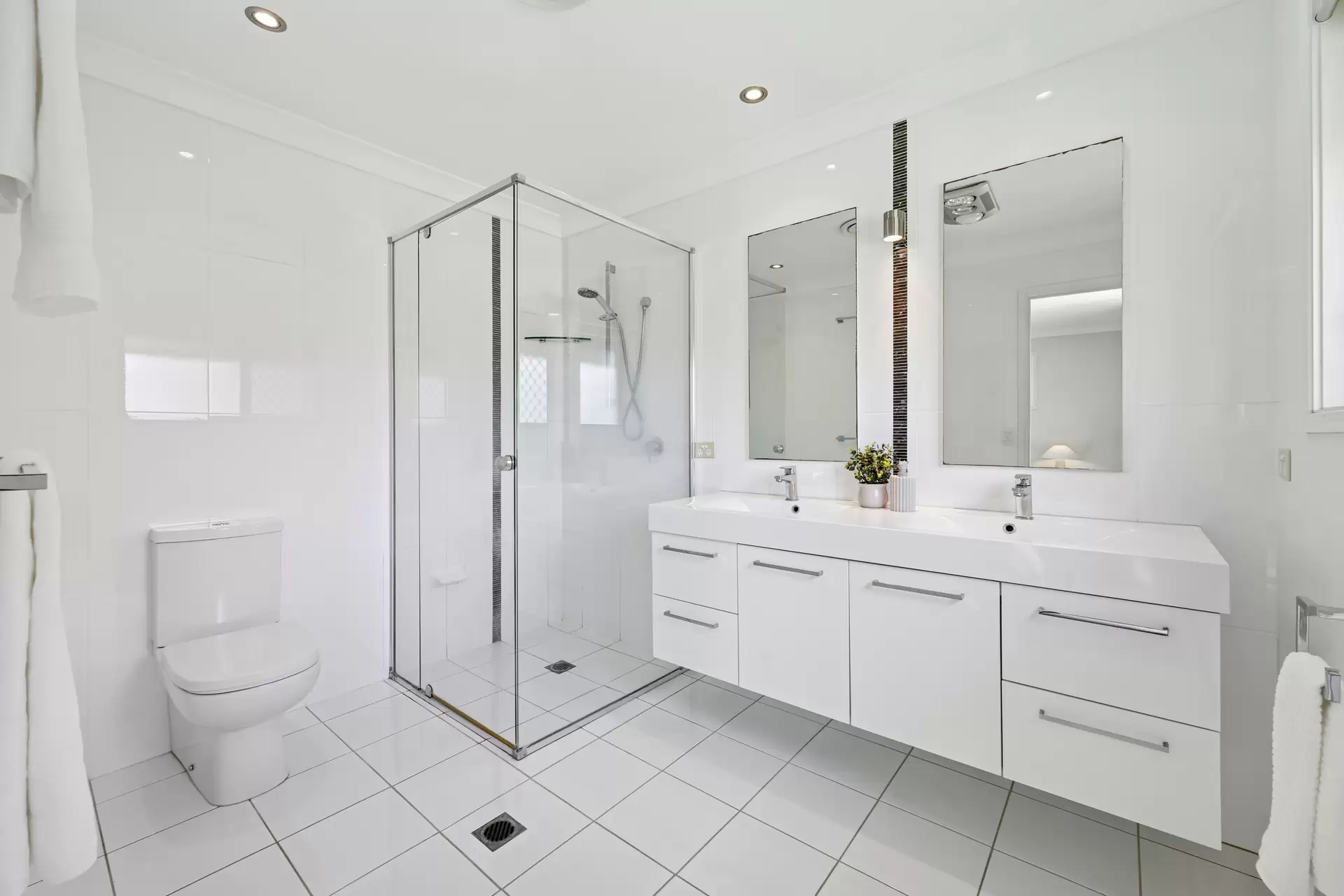 115 Newport Drive, Robina Sold by Queensland Sotheby's International Realty - image 1