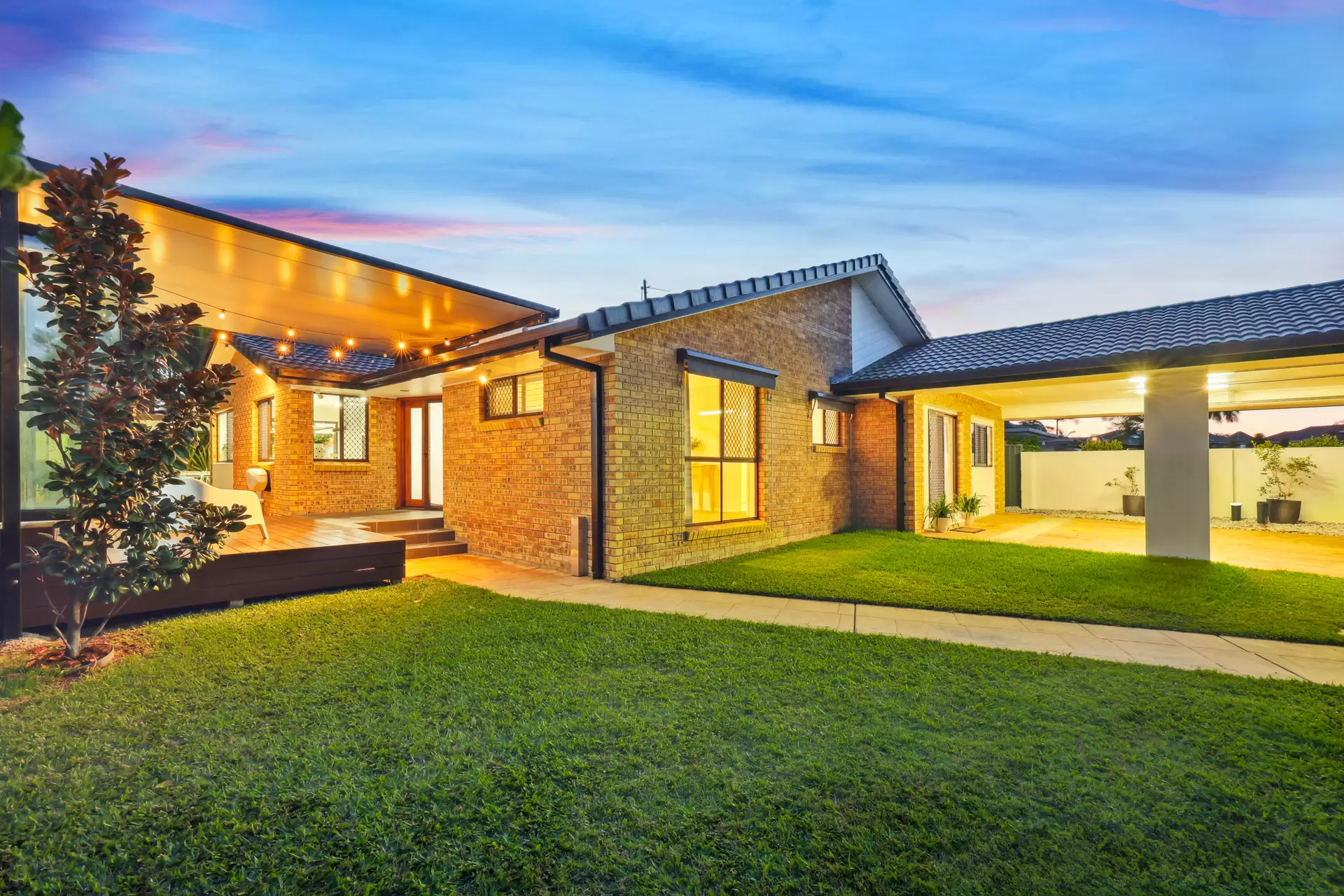 115 Newport Drive, Robina Sold by Queensland Sotheby's International Realty - image 1