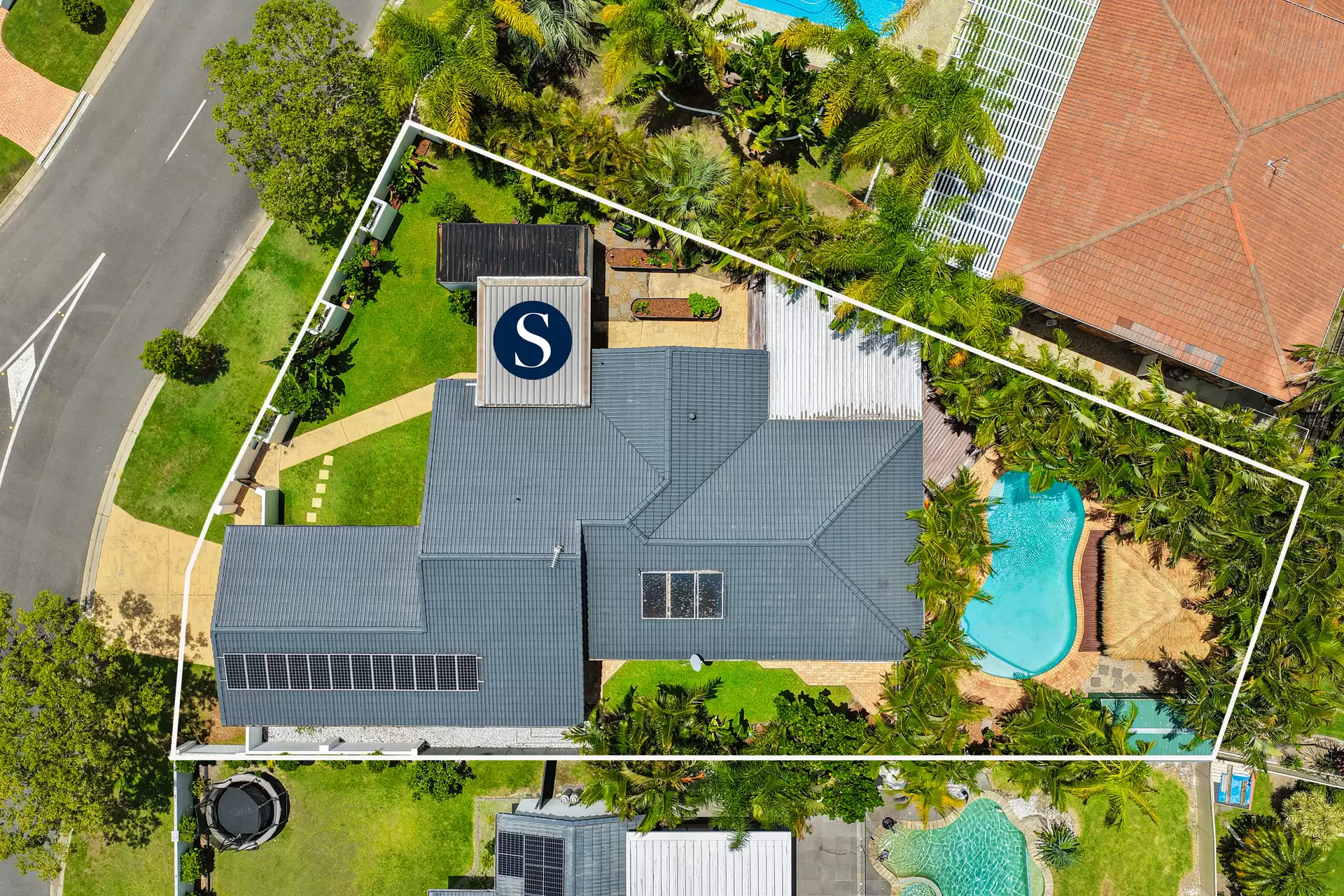 115 Newport Drive, Robina Sold by Queensland Sotheby's International Realty - image 1