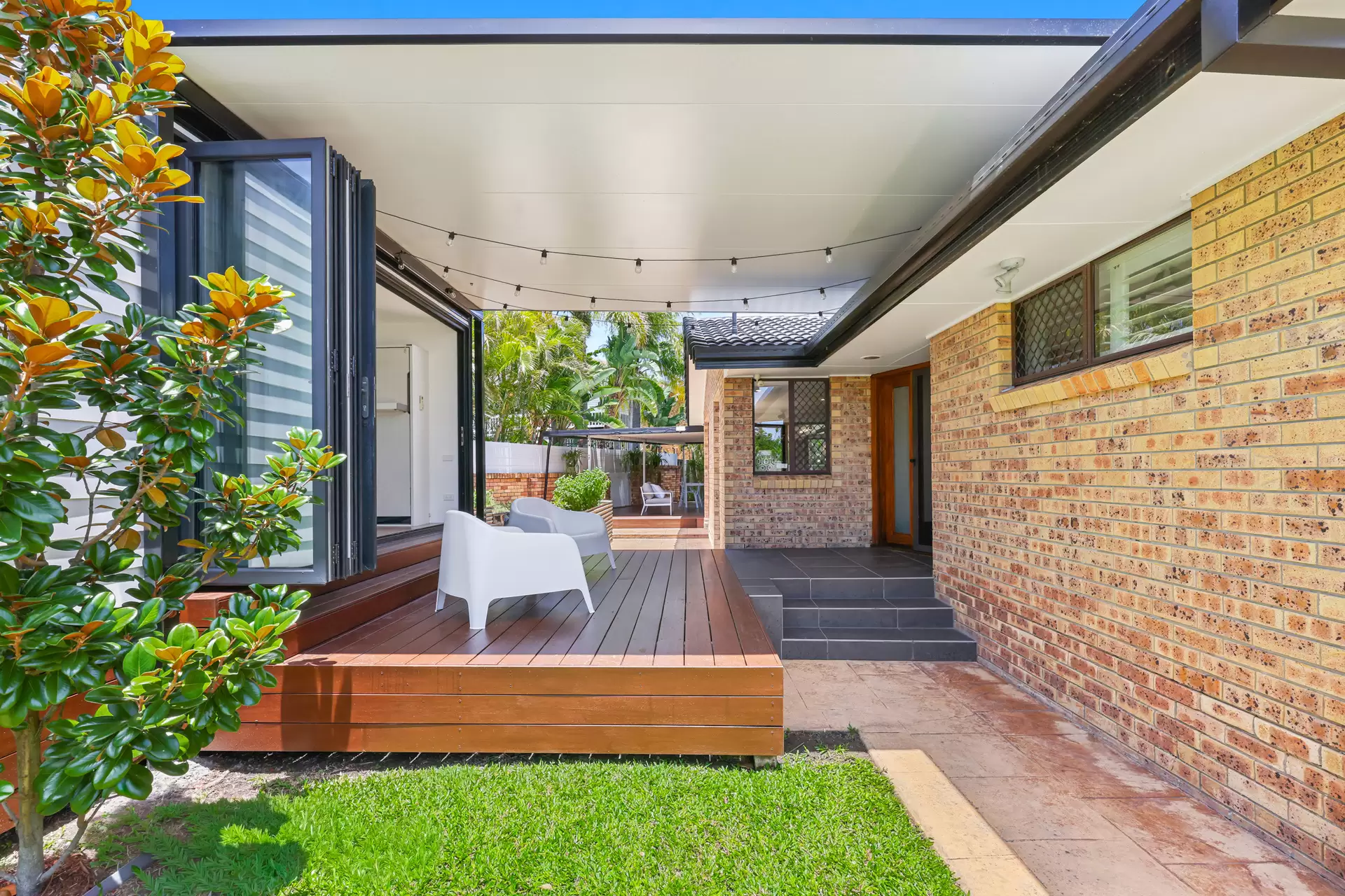 115 Newport Drive, Robina Sold by Queensland Sotheby's International Realty - image 1
