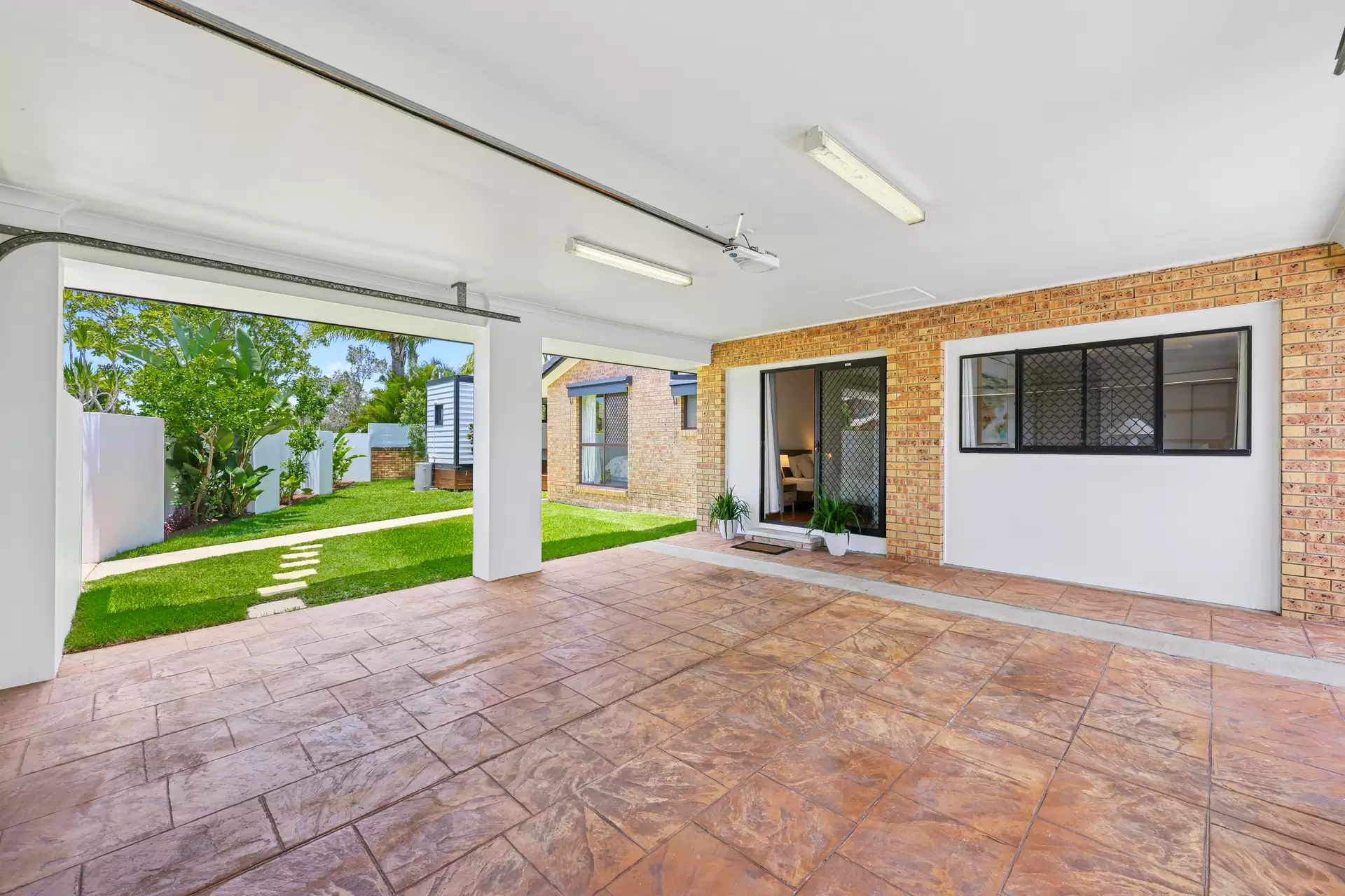 115 Newport Drive, Robina Sold by Queensland Sotheby's International Realty - image 1