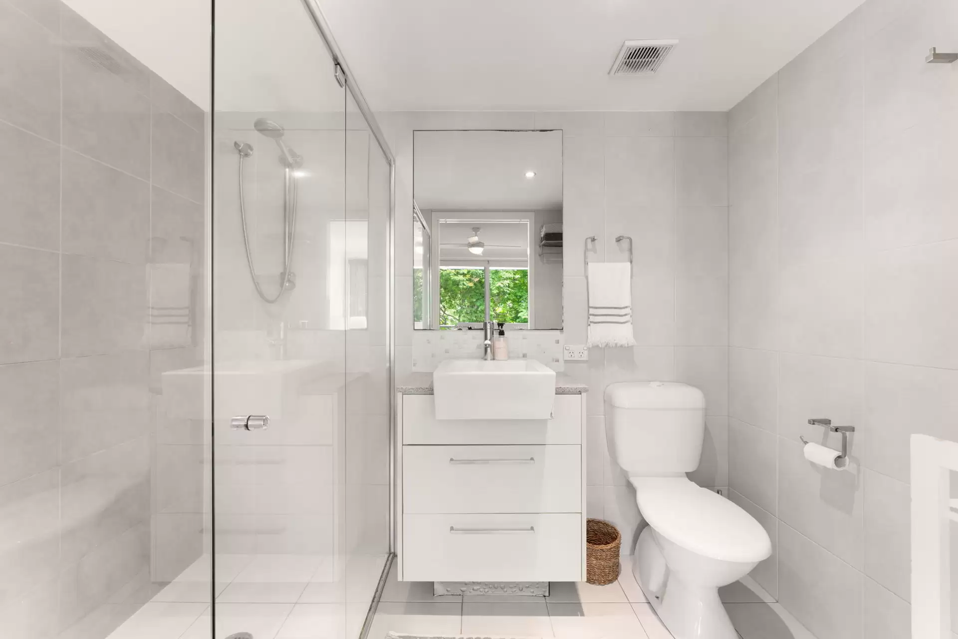 6101/12 Executive Drive, Burleigh Waters Sold by Queensland Sotheby's International Realty - image 1
