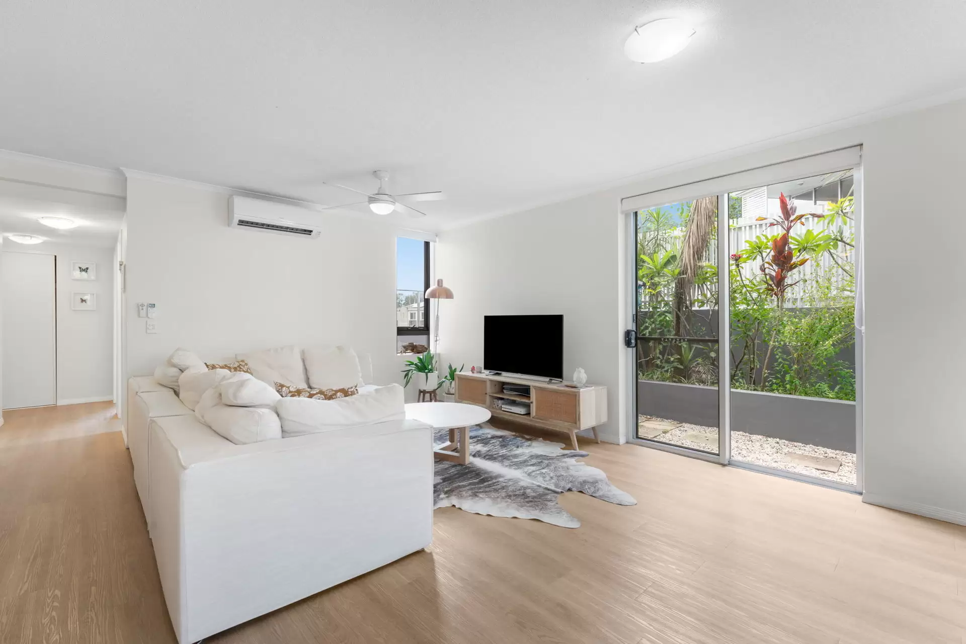 6101/12 Executive Drive, Burleigh Waters Sold by Queensland Sotheby's International Realty - image 1