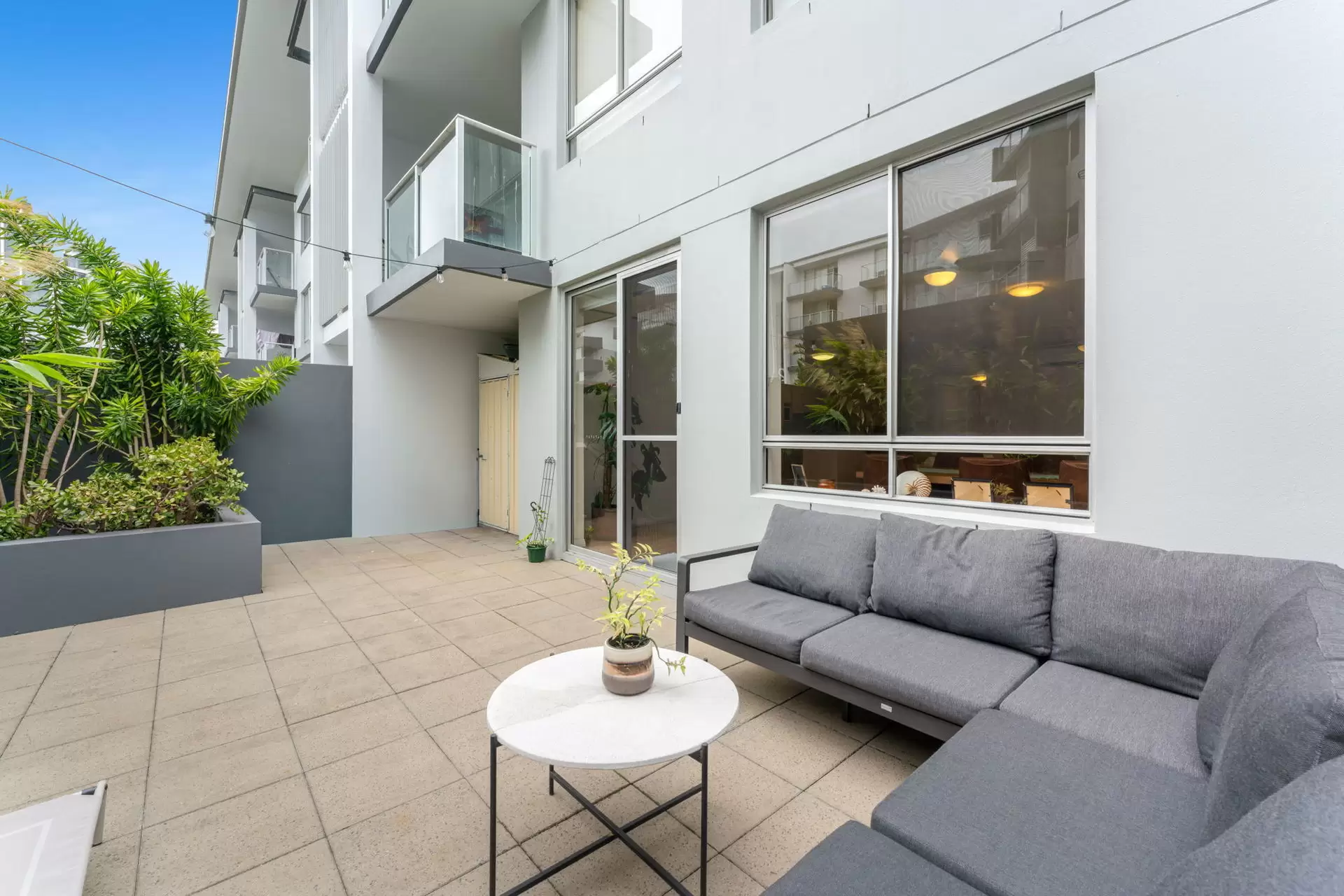 6101/12 Executive Drive, Burleigh Waters Sold by Queensland Sotheby's International Realty - image 1