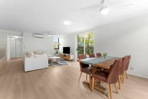 6101/12 Executive Drive, Burleigh Waters Sold by Queensland Sotheby's International Realty