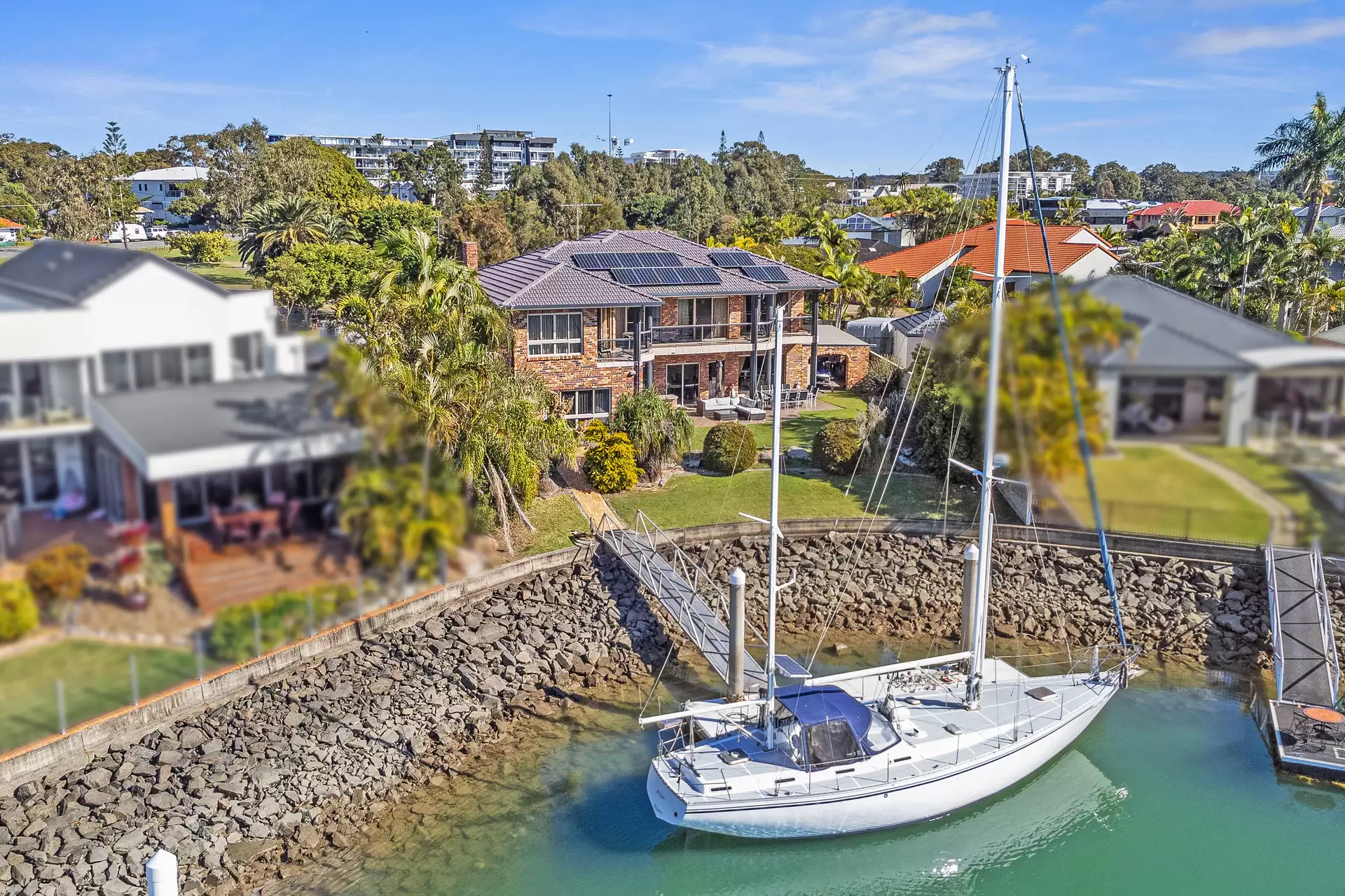 20 Sommersea Drive, Raby Bay Sold by Queensland Sotheby's International Realty - image 1