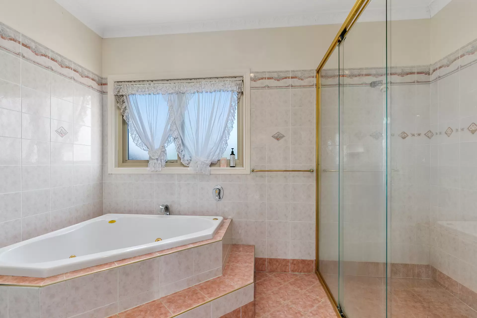 20 Sommersea Drive, Raby Bay Sold by Queensland Sotheby's International Realty - image 1