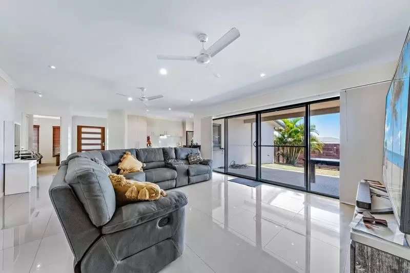 2 Companion Way, Cannonvale Sold by Queensland Sotheby's International Realty - image 1