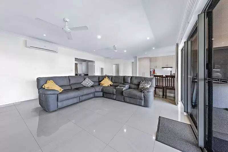 2 Companion Way, Cannonvale Sold by Queensland Sotheby's International Realty - image 1