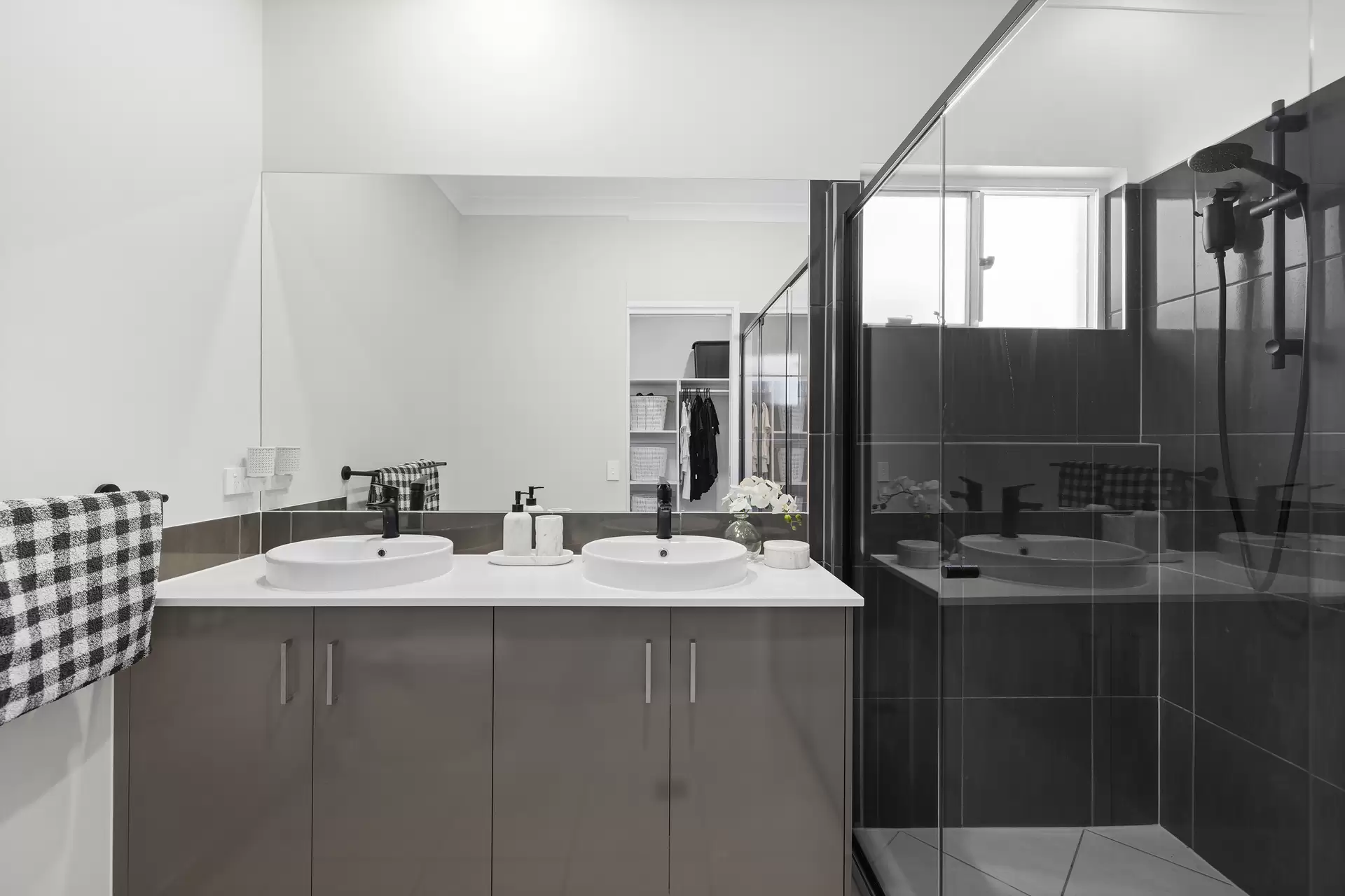 38  Ngungun Crescent, Glass House Mountains Sold by Queensland Sotheby's International Realty - image 1
