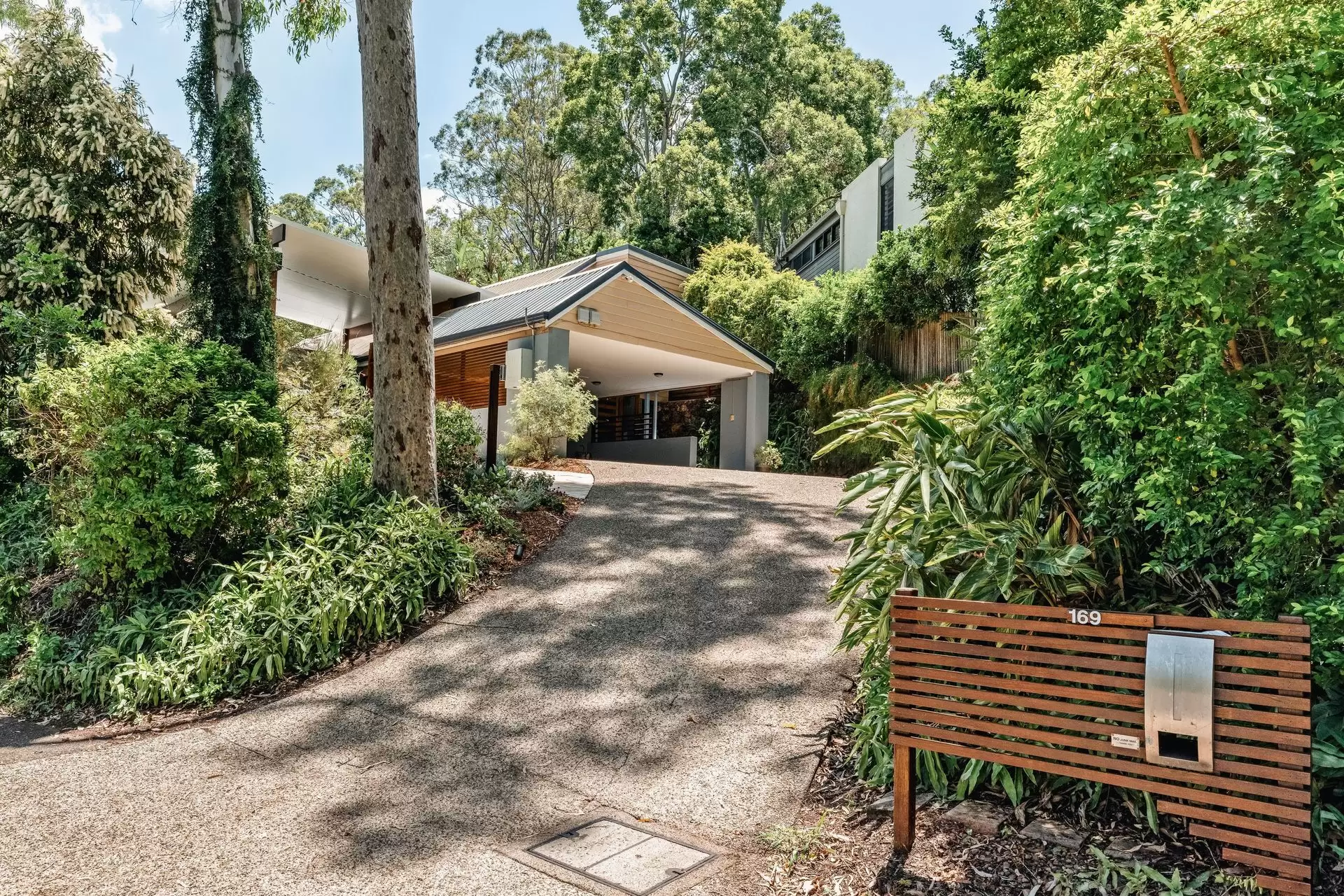 169 Fernvale Road, Tarragindi Sold by  - image 1