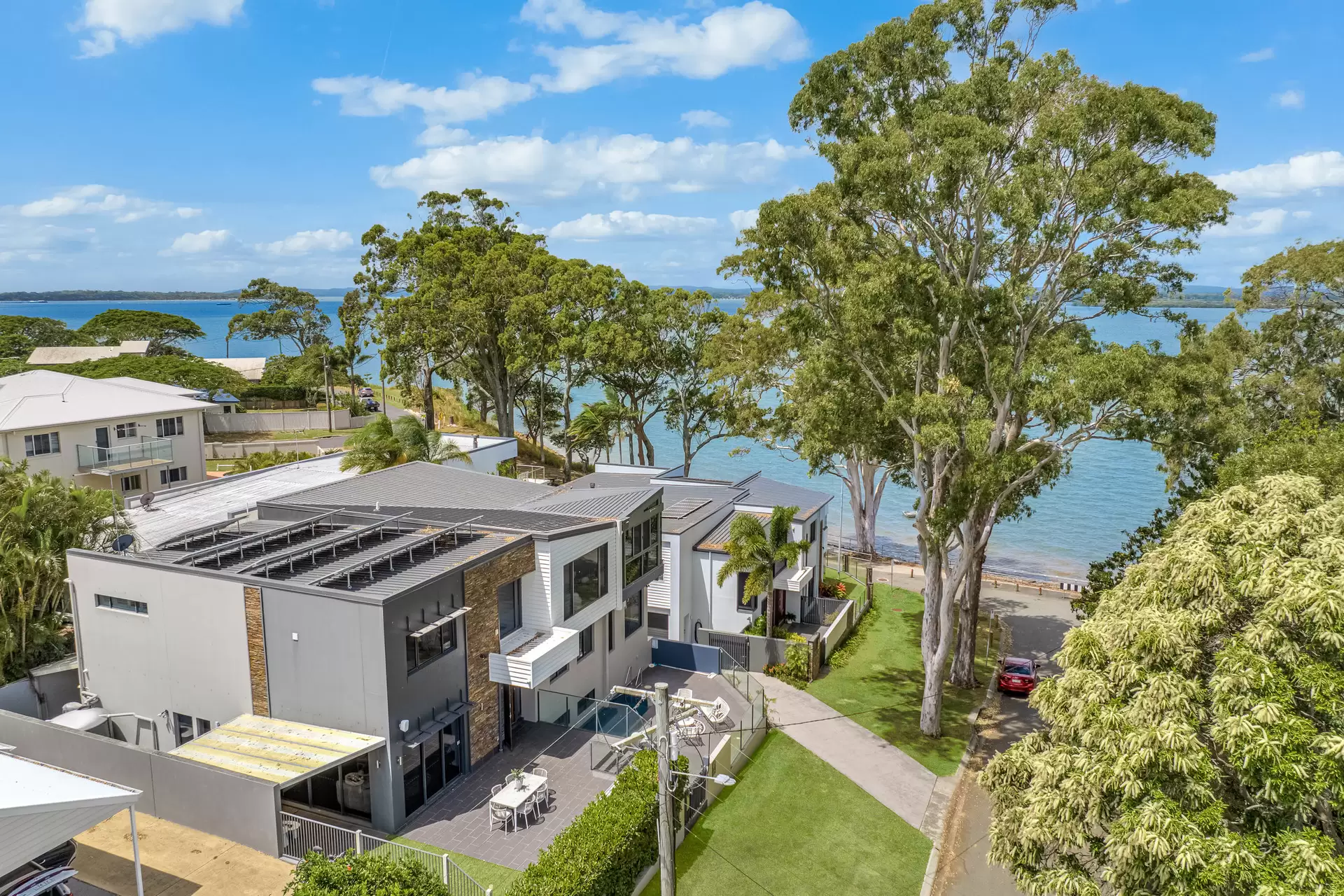 1A Bay Street, Redland Bay Sold by Queensland Sotheby's International Realty - image 1