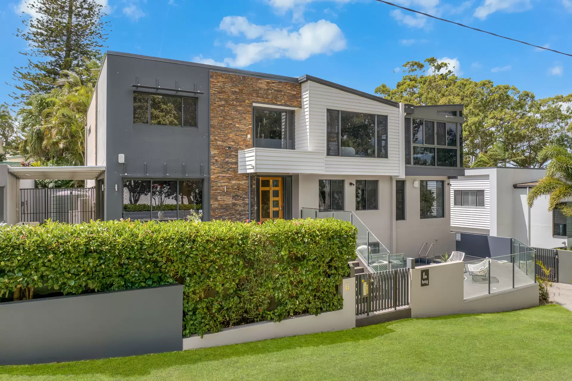 1A Bay Street, Redland Bay Sold by Queensland Sotheby's International Realty - image 1