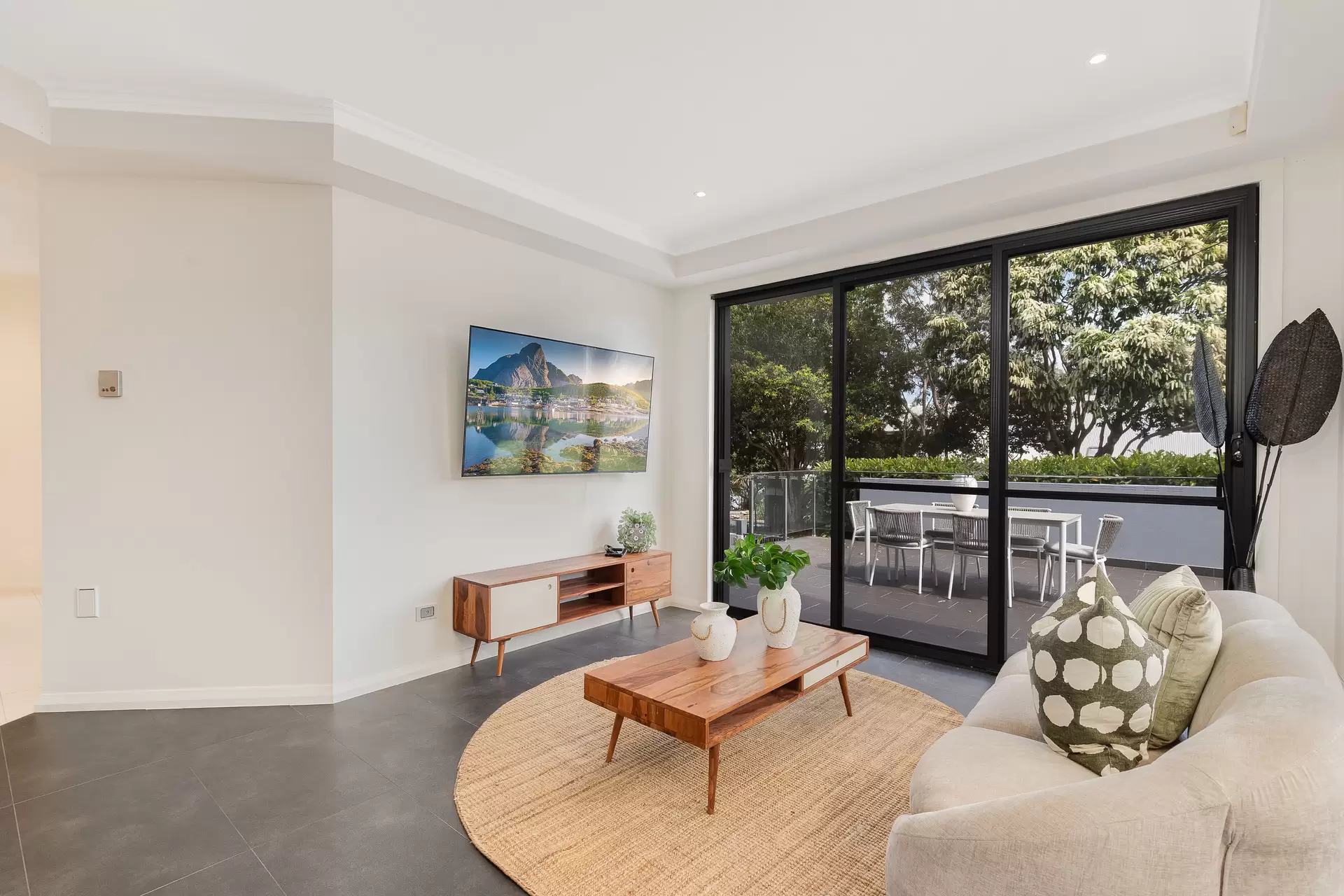 1A Bay Street, Redland Bay Sold by Queensland Sotheby's International Realty - image 1