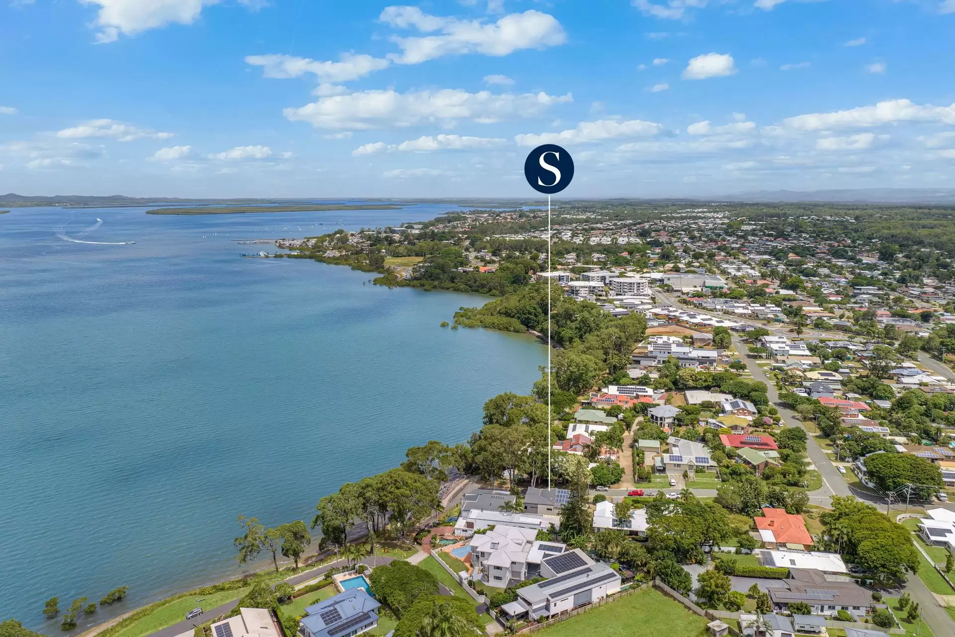 1A Bay Street, Redland Bay Sold by Queensland Sotheby's International Realty - image 1