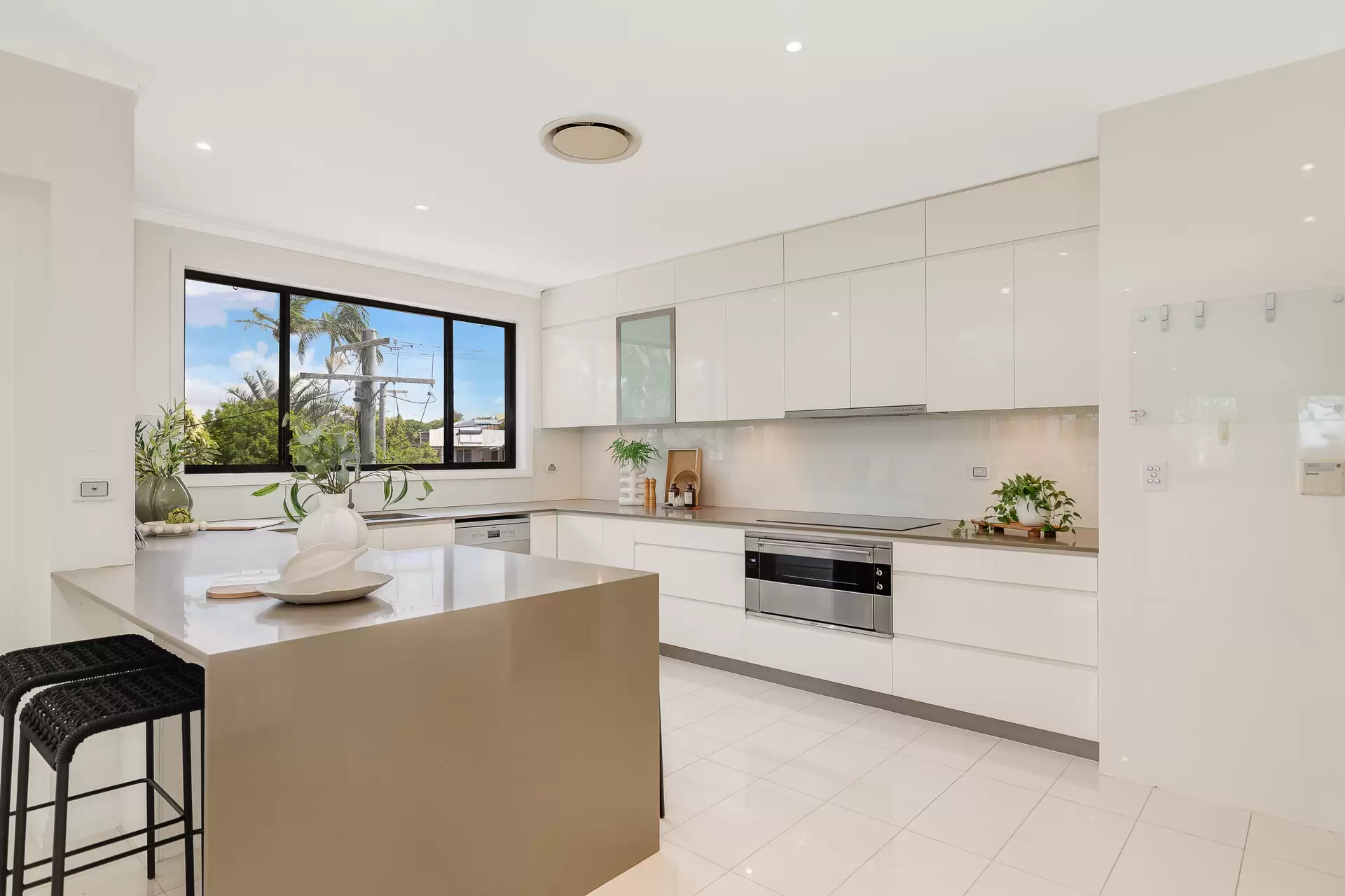 1A Bay Street, Redland Bay Sold by Queensland Sotheby's International Realty - image 1