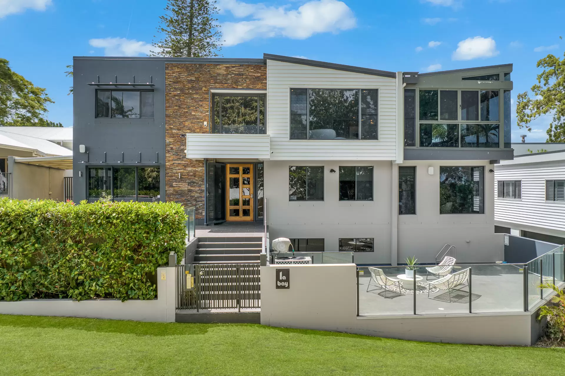 1A Bay Street, Redland Bay Sold by Queensland Sotheby's International Realty - image 1