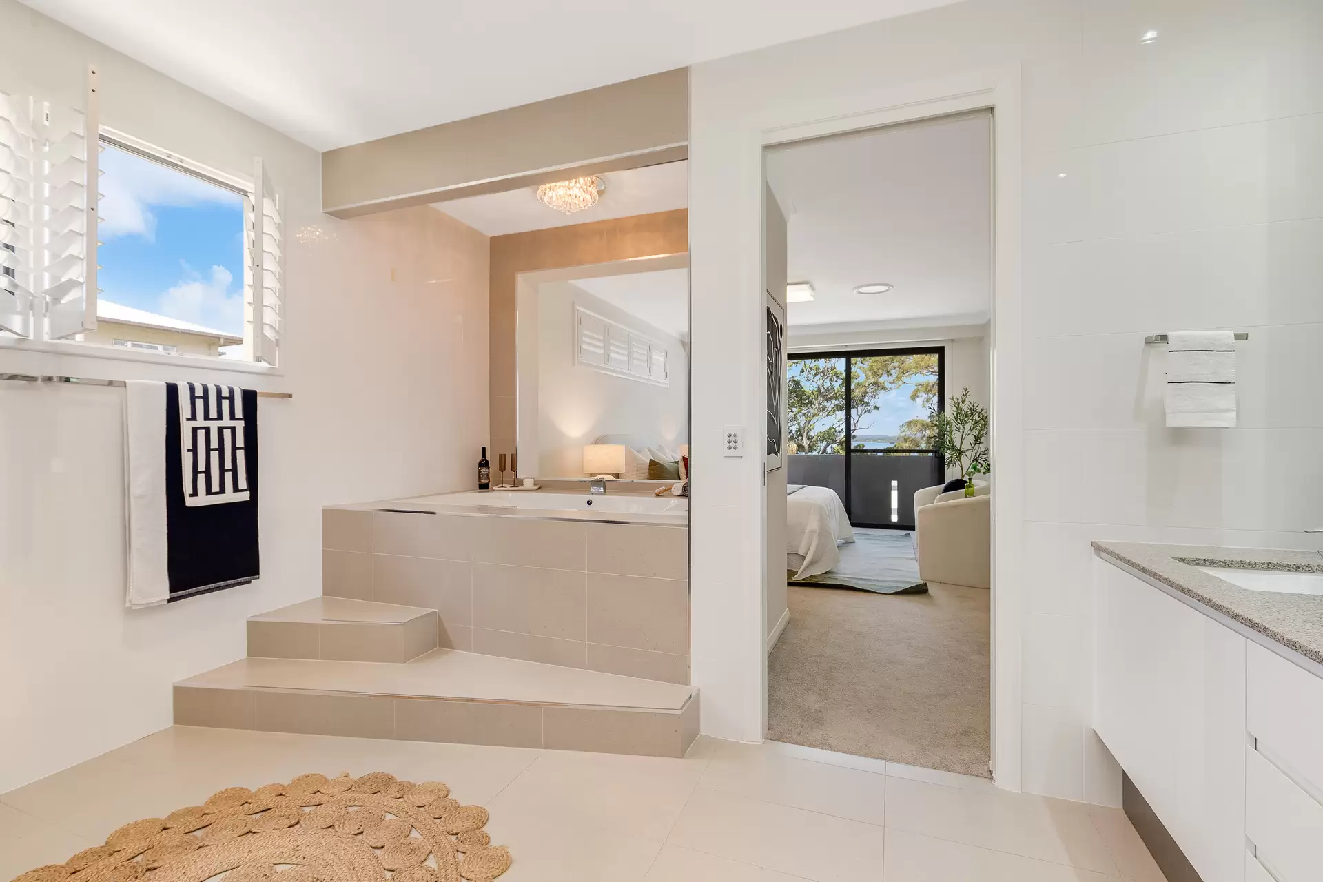 1A Bay Street, Redland Bay Sold by Queensland Sotheby's International Realty - image 1