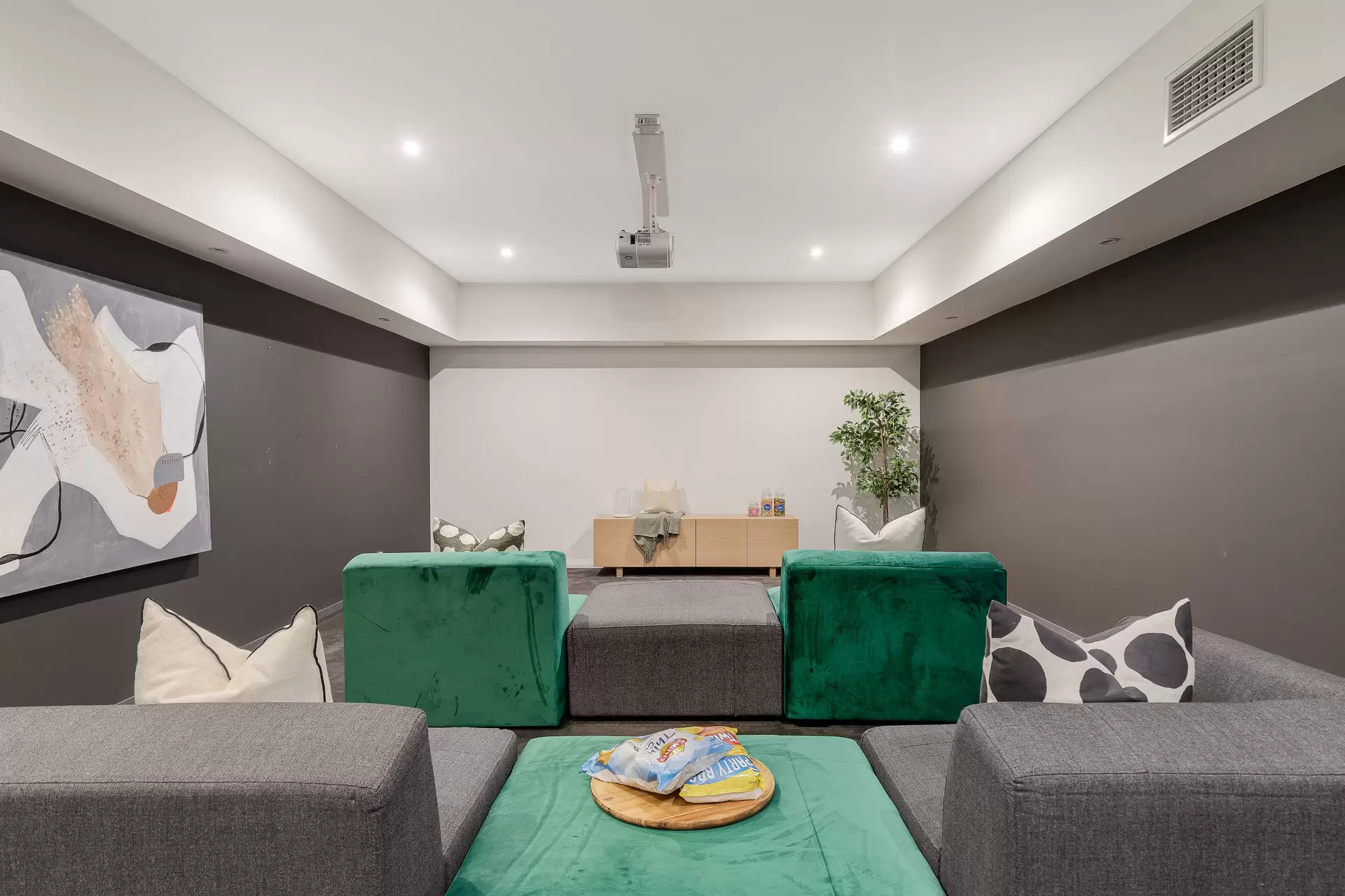 1A Bay Street, Redland Bay Sold by Queensland Sotheby's International Realty - image 1