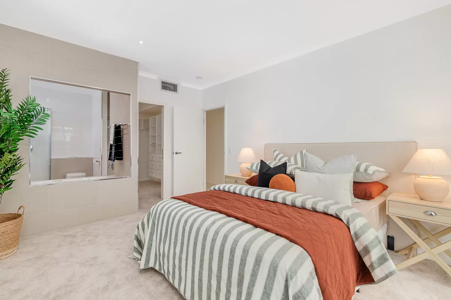 1A Bay Street, Redland Bay Sold by Queensland Sotheby's International Realty - image 1