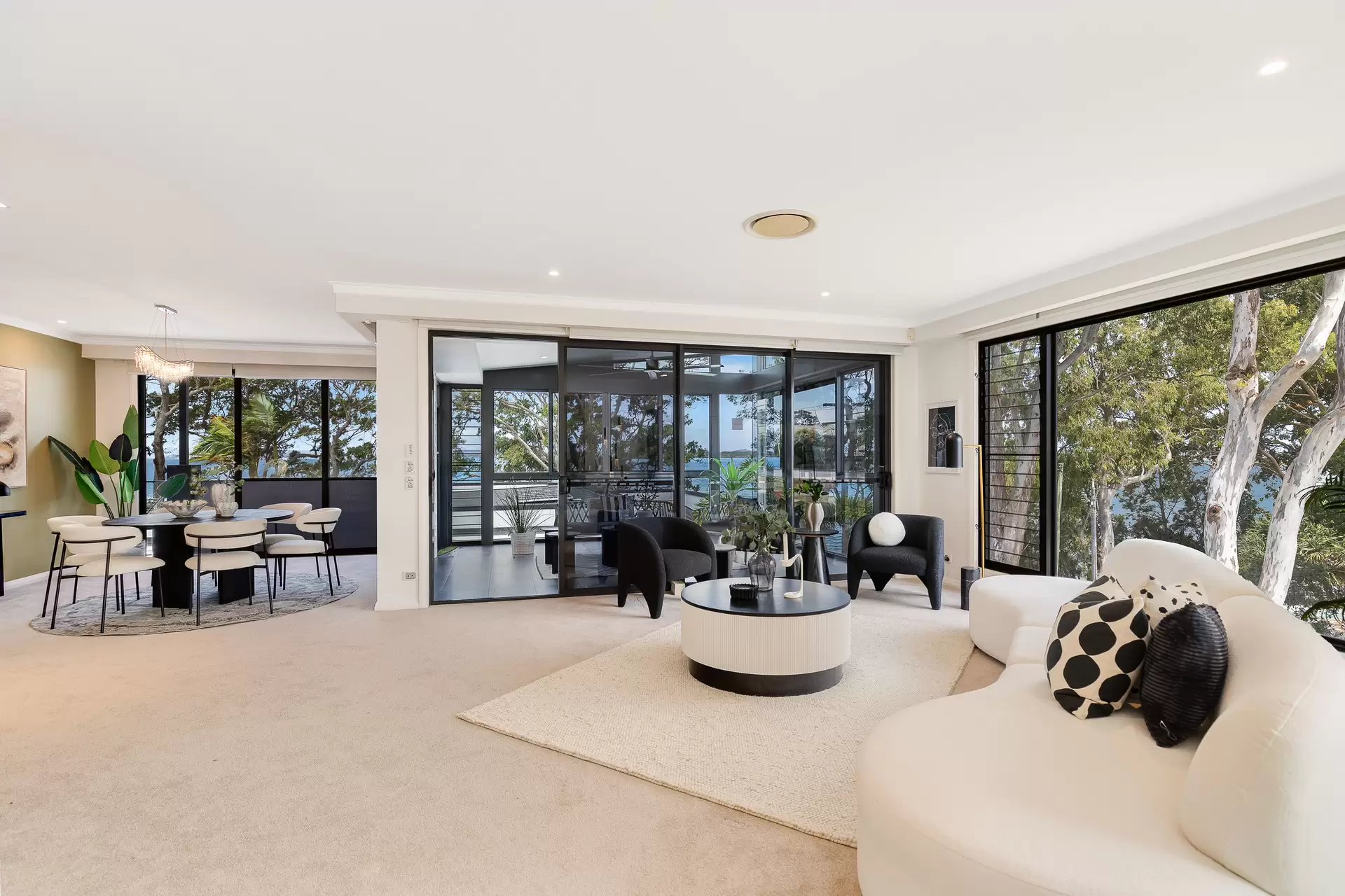 1A Bay Street, Redland Bay Sold by Queensland Sotheby's International Realty - image 1