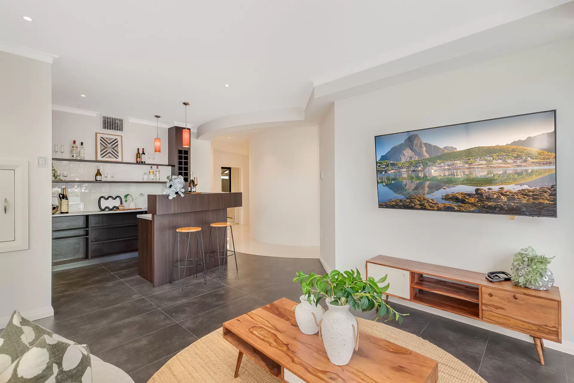 1A Bay Street, Redland Bay Sold by Queensland Sotheby's International Realty - image 1