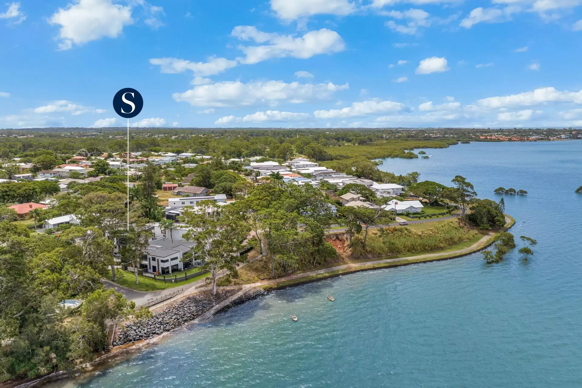 1A Bay Street, Redland Bay Sold by Queensland Sotheby's International Realty - image 1