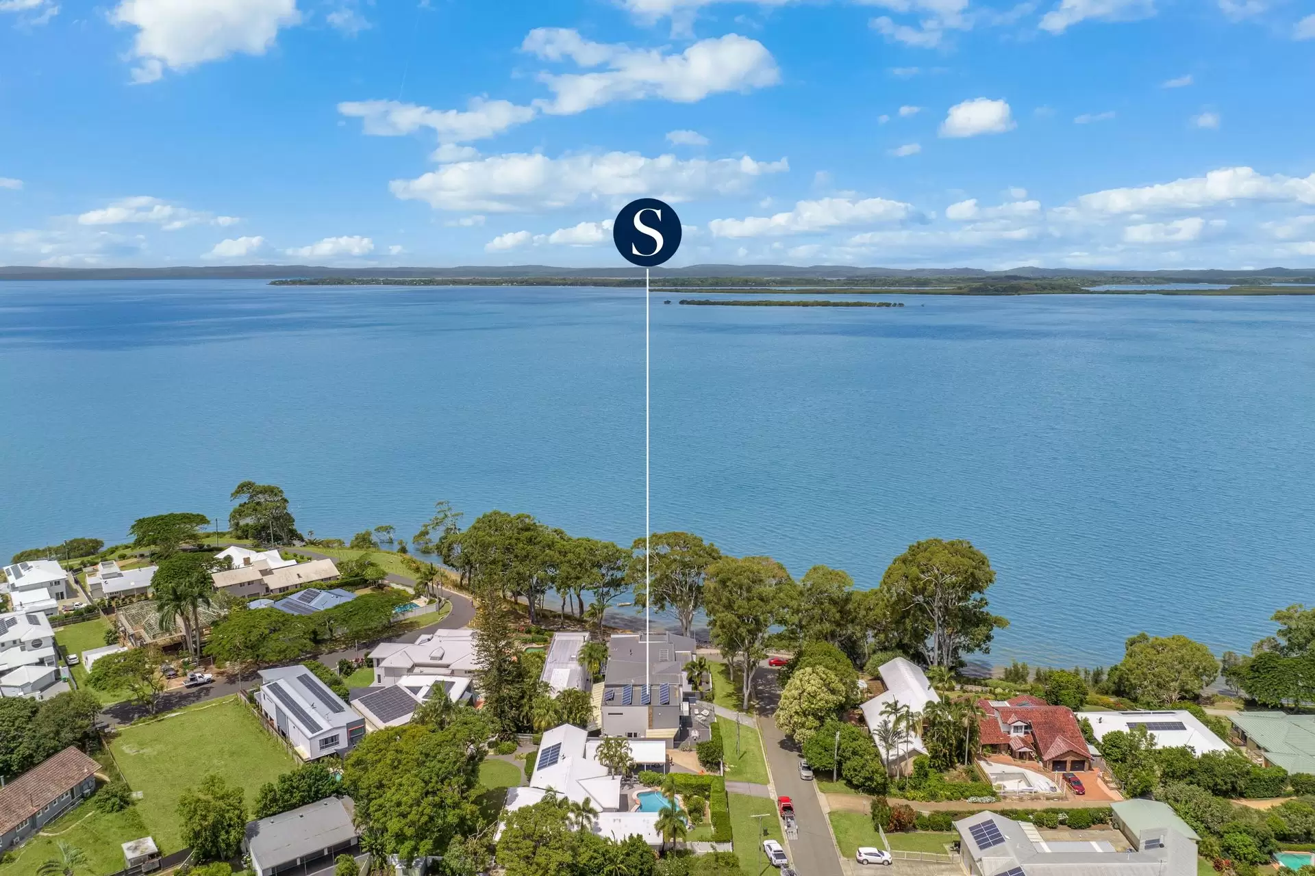 1A Bay Street, Redland Bay Sold by Queensland Sotheby's International Realty - image 1