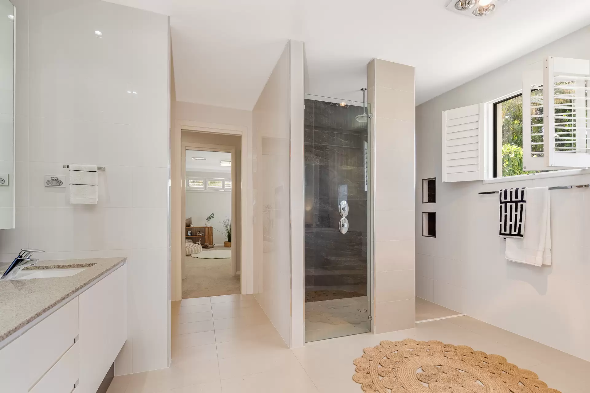 1A Bay Street, Redland Bay Sold by Queensland Sotheby's International Realty - image 1