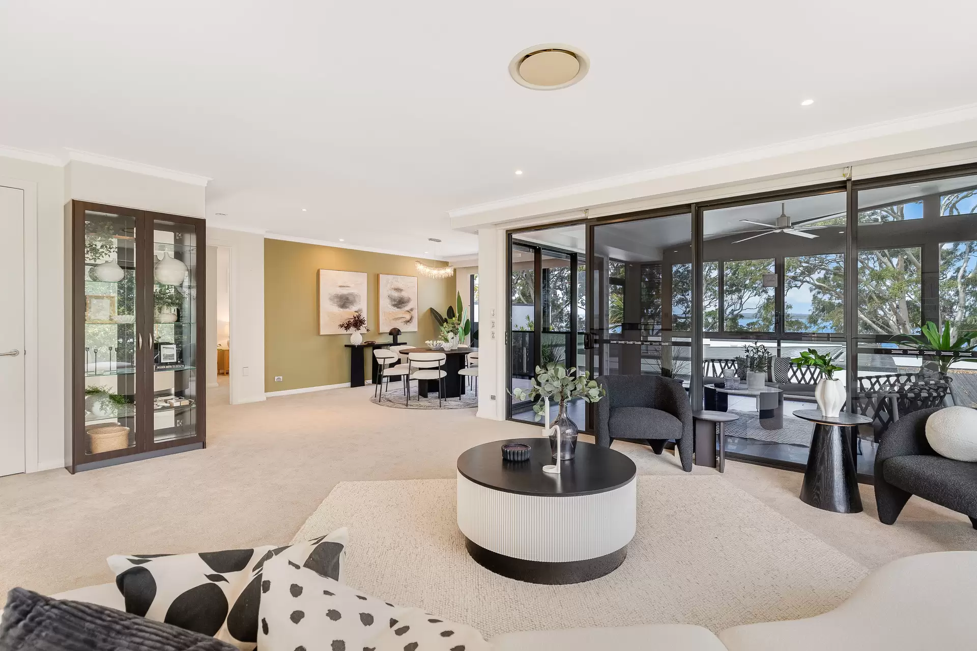 1A Bay Street, Redland Bay Sold by Queensland Sotheby's International Realty - image 1