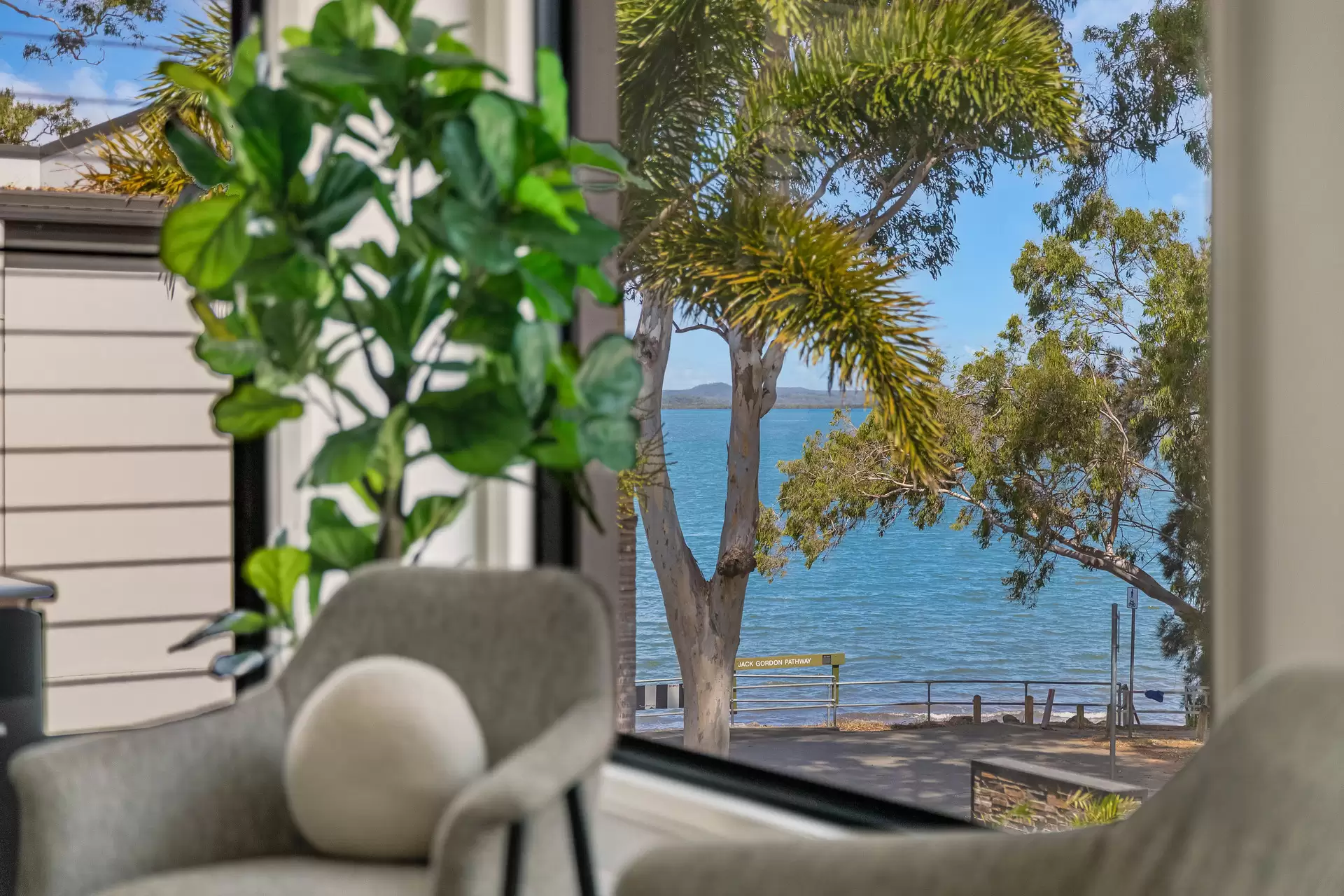 1A Bay Street, Redland Bay Sold by Queensland Sotheby's International Realty - image 1