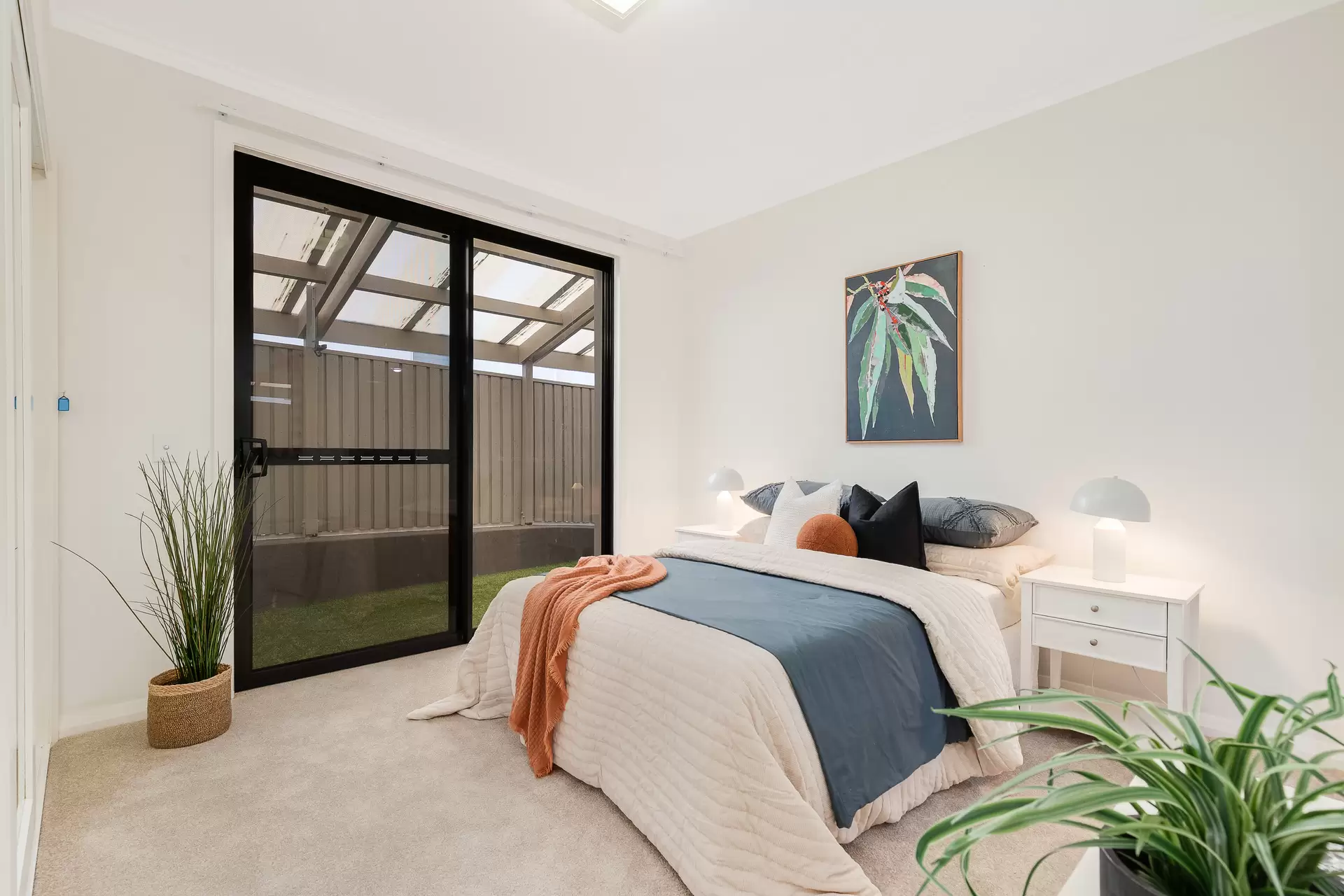 1A Bay Street, Redland Bay Sold by Queensland Sotheby's International Realty - image 1