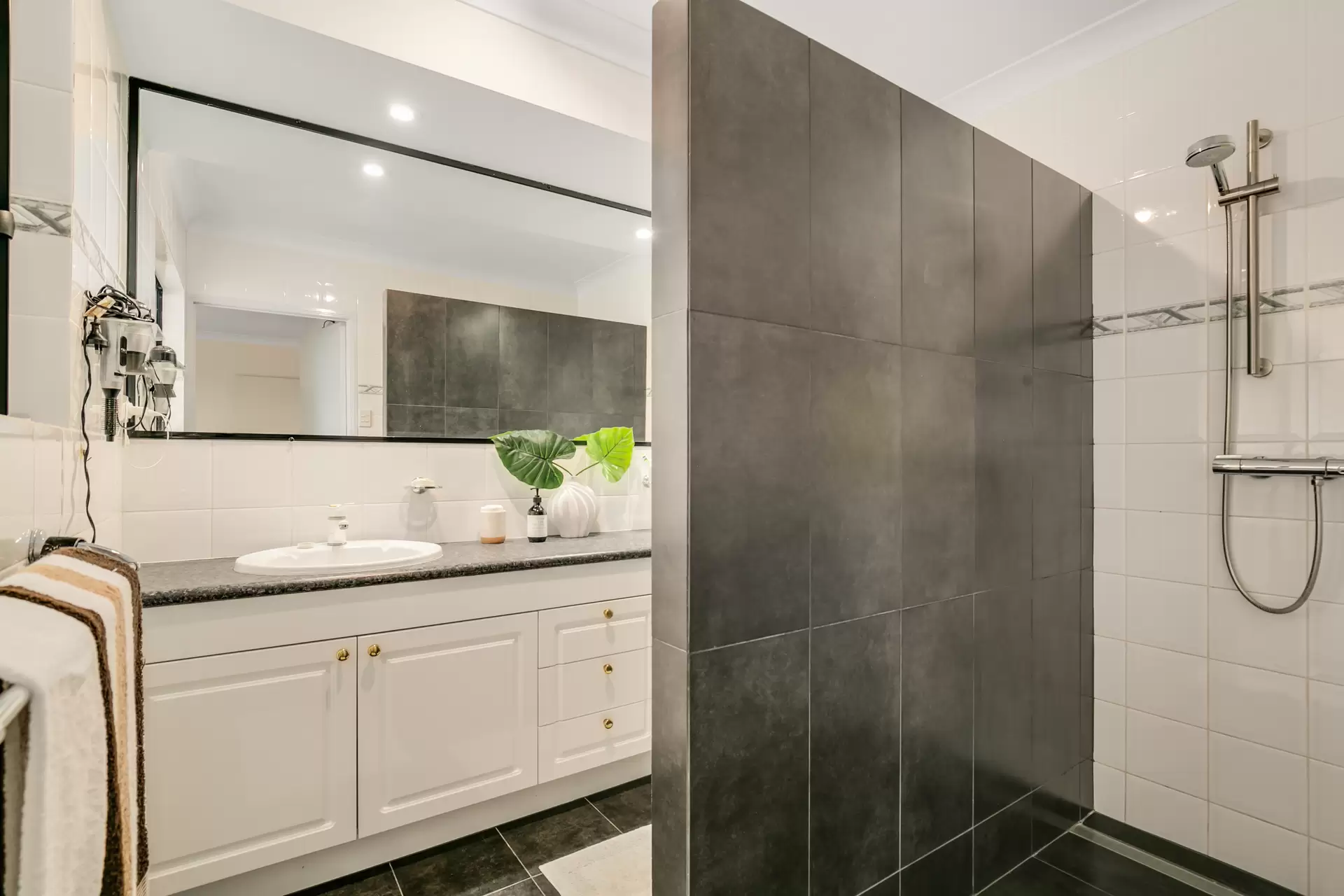 23 Paranka Drive North, Cleveland Sold by Queensland Sotheby's International Realty - image 1